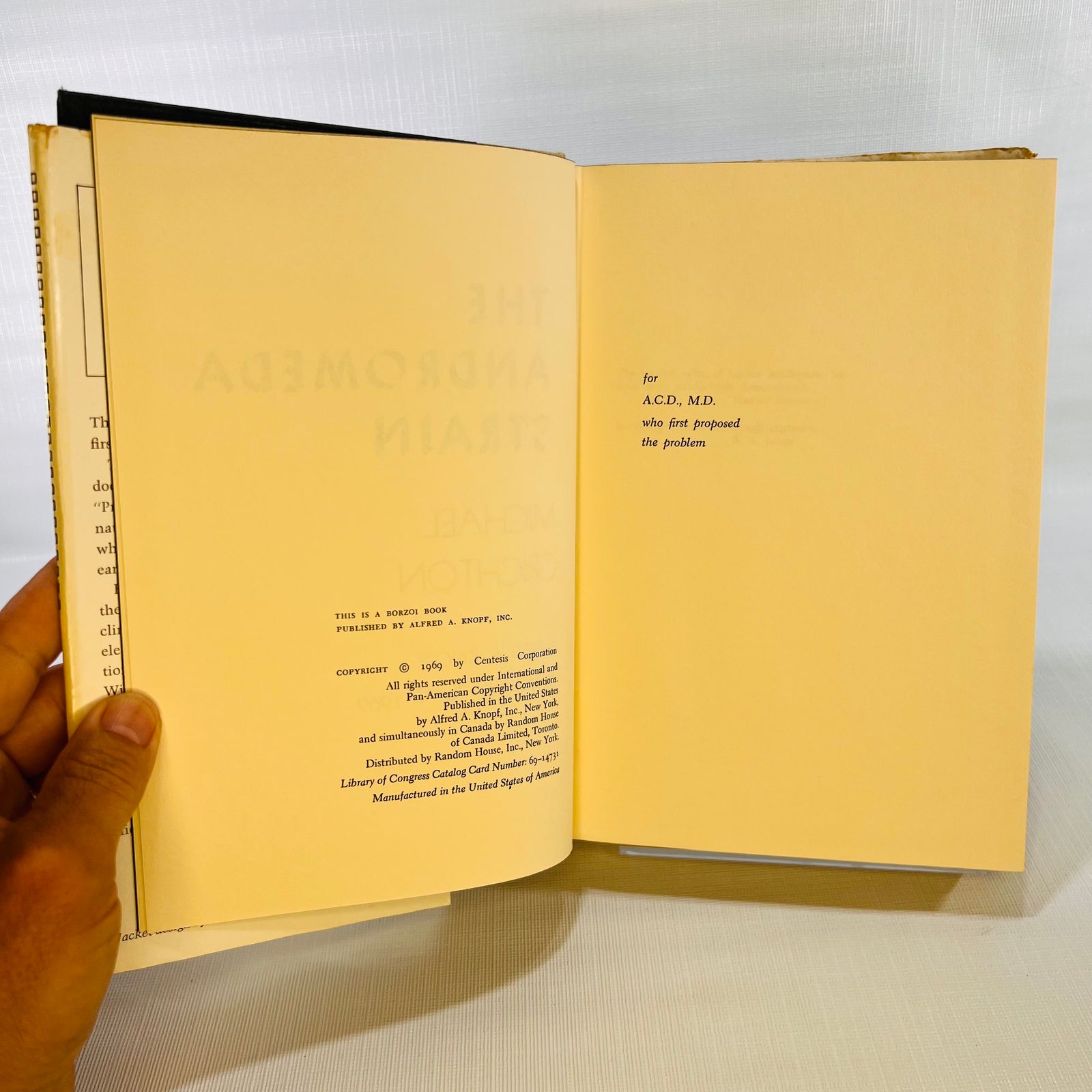 The Andromeda Strain a Novel by Micheal Crichton 1969 Published by Alfred A. Knopf