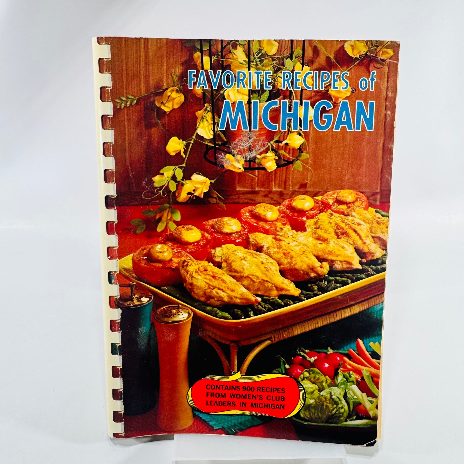 Favorite Recipes of Michigan 1964 Women's Club Cookbook 900 Recipes Comb Bound