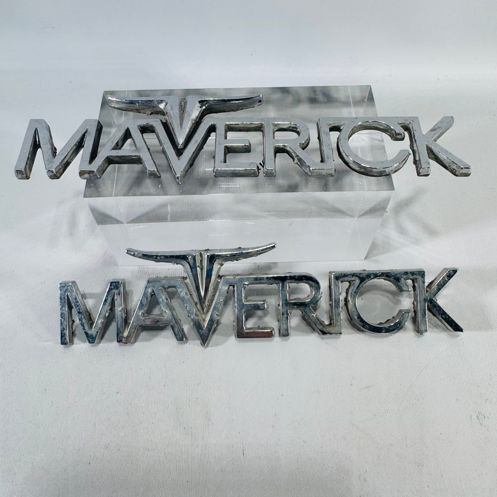 Vintage Ford Maverick Fender Emblem Pair, 1970–74 Chrome Longhorn Nameplates, D0DB-16098-B