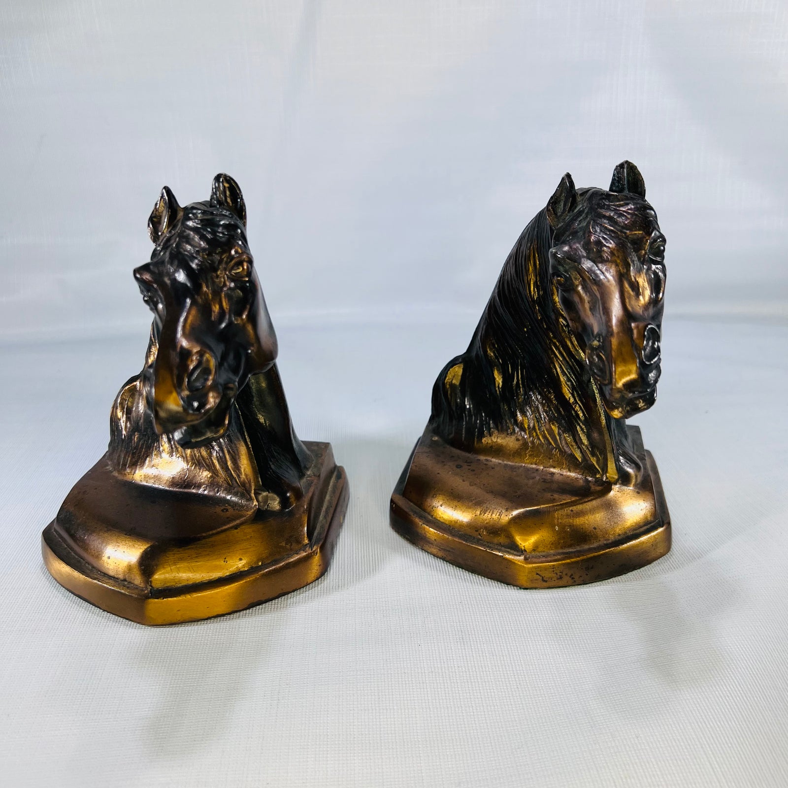 Vintage Cast Brass Horse Head Bookends – A Bold Blend of Hollywood Regency & Western Eleganc