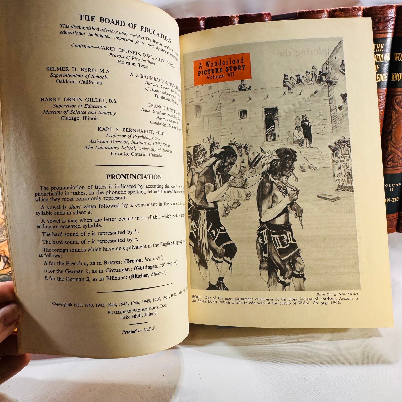 The Wonderland of Knowledge Pictorial Encyclopedia Set 1956 14 Volumes Wonderland of Knowledge Corp.