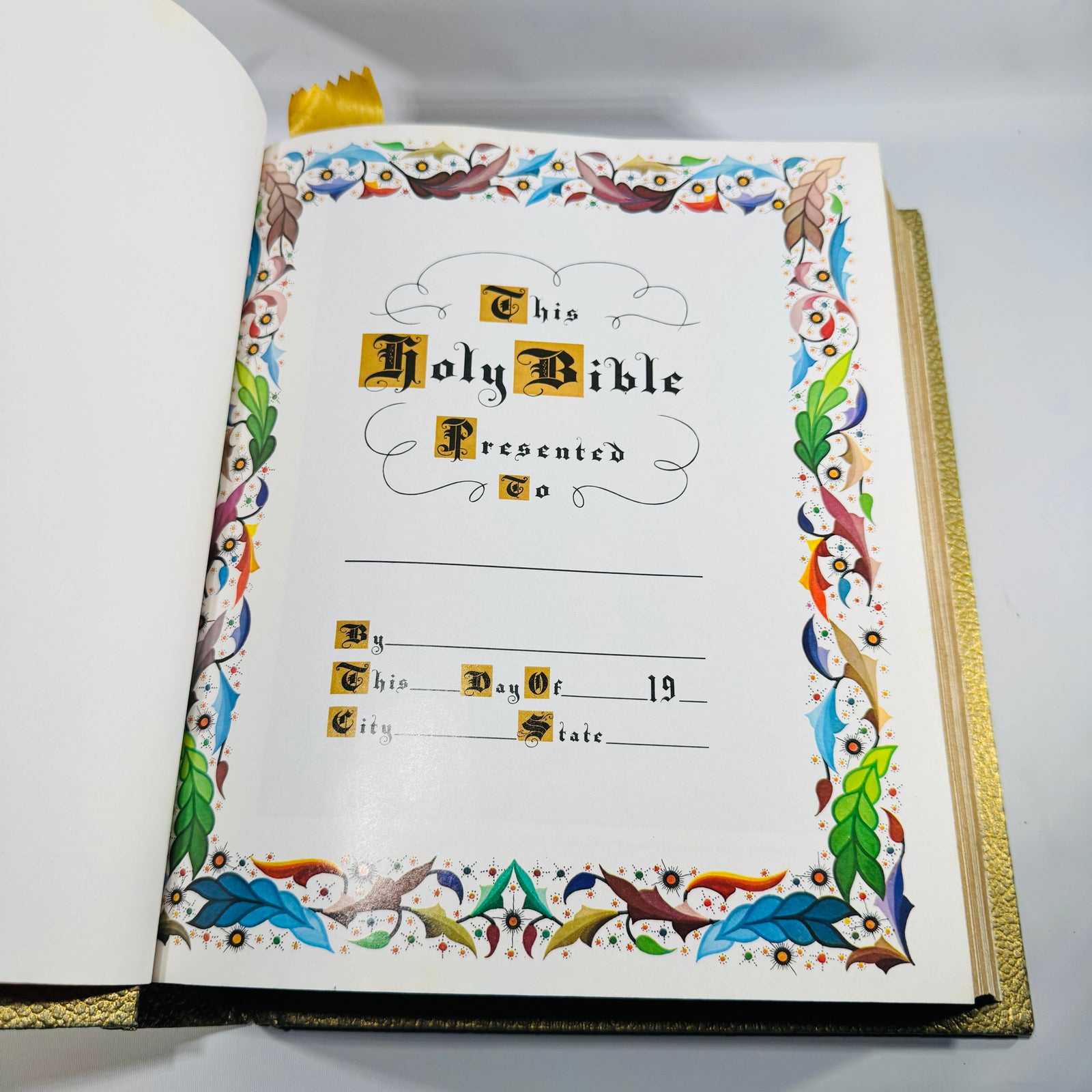 Vintage Heirloom Family Bible 1971 King James Red Letter Illustrated Gold Hardcover
