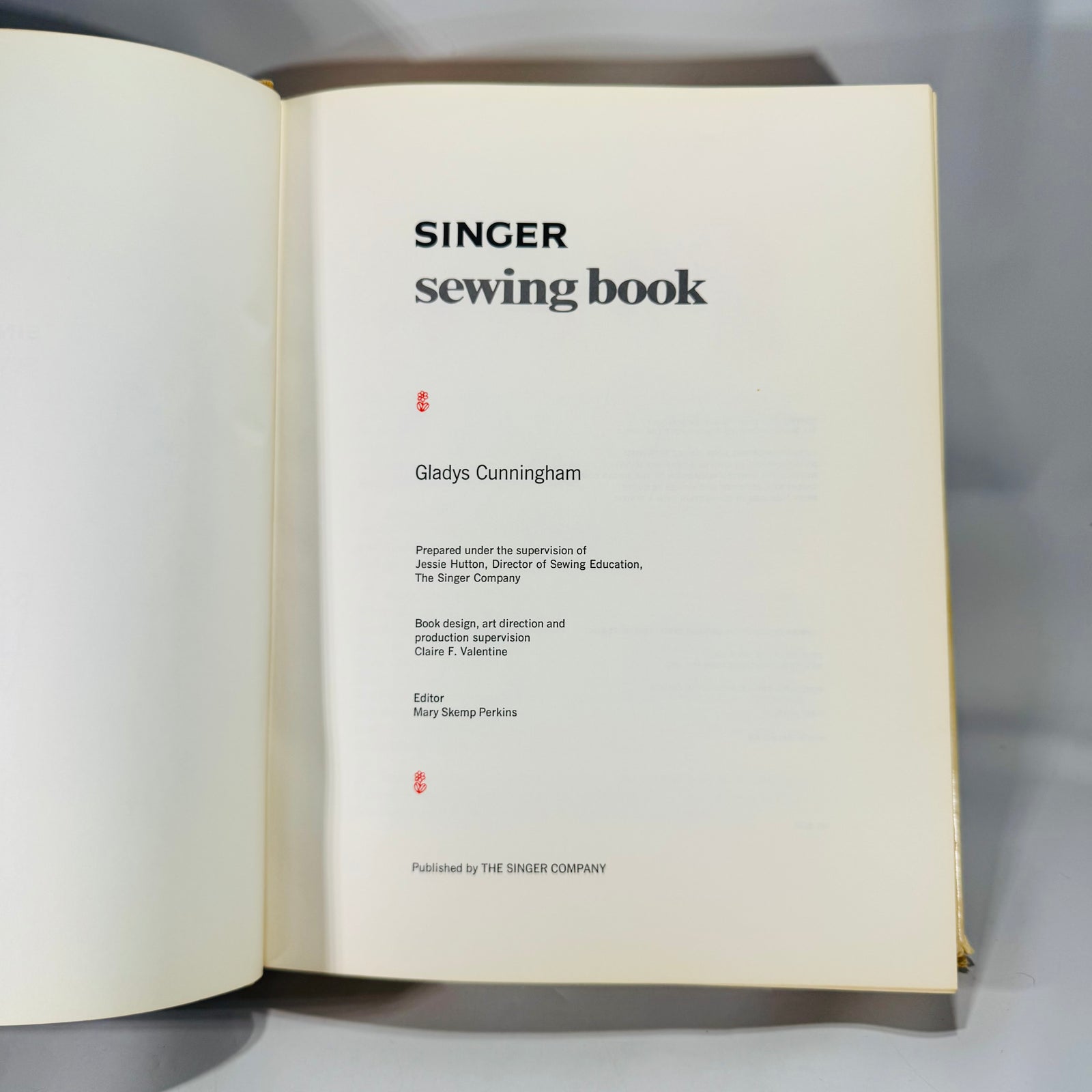 Vintage Sewing Reference — Singer Sewing Book (1969, First Edition / Ninth Printing) — Gladys Cunningham | Illustrated Techniques, Sewing Instruction, Craft