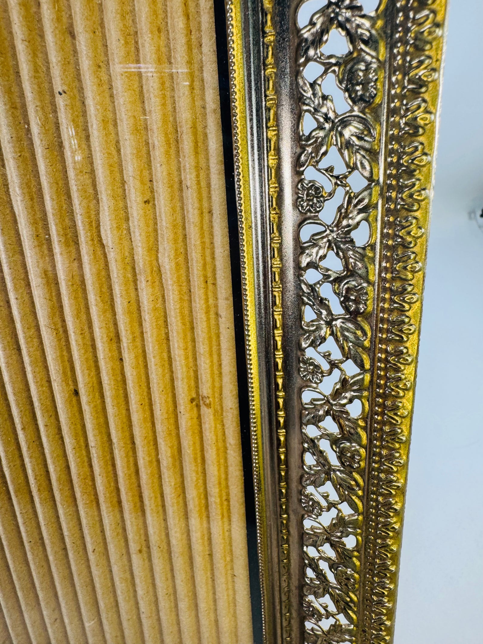 Vintage Mid-Century Modern Gold Filigree Picture Frame — Hollywood Regency