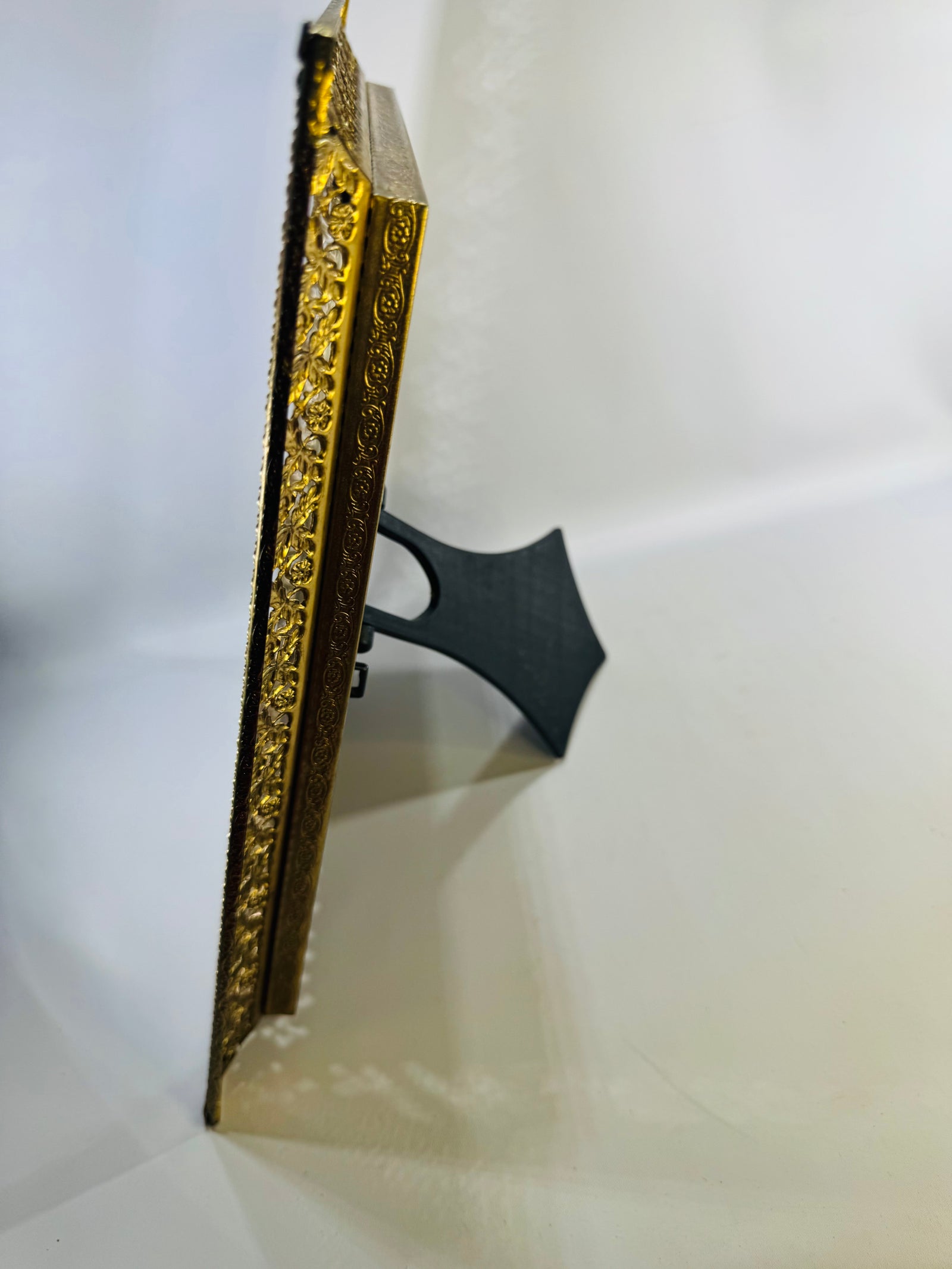 Vintage Mid-Century Modern Gold Filigree Picture Frame — Hollywood Regency