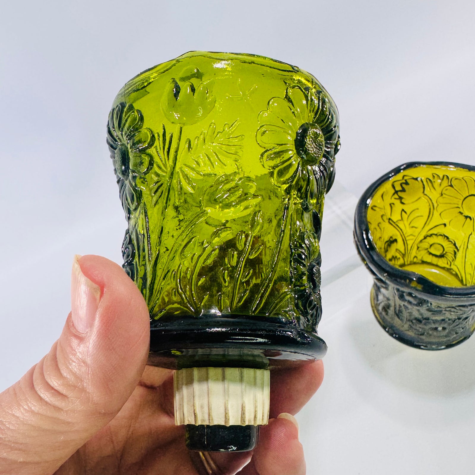 Vintage Homco Green Daisy Peg Votive Holders Pair Avocado Glass Floral Candle Cups