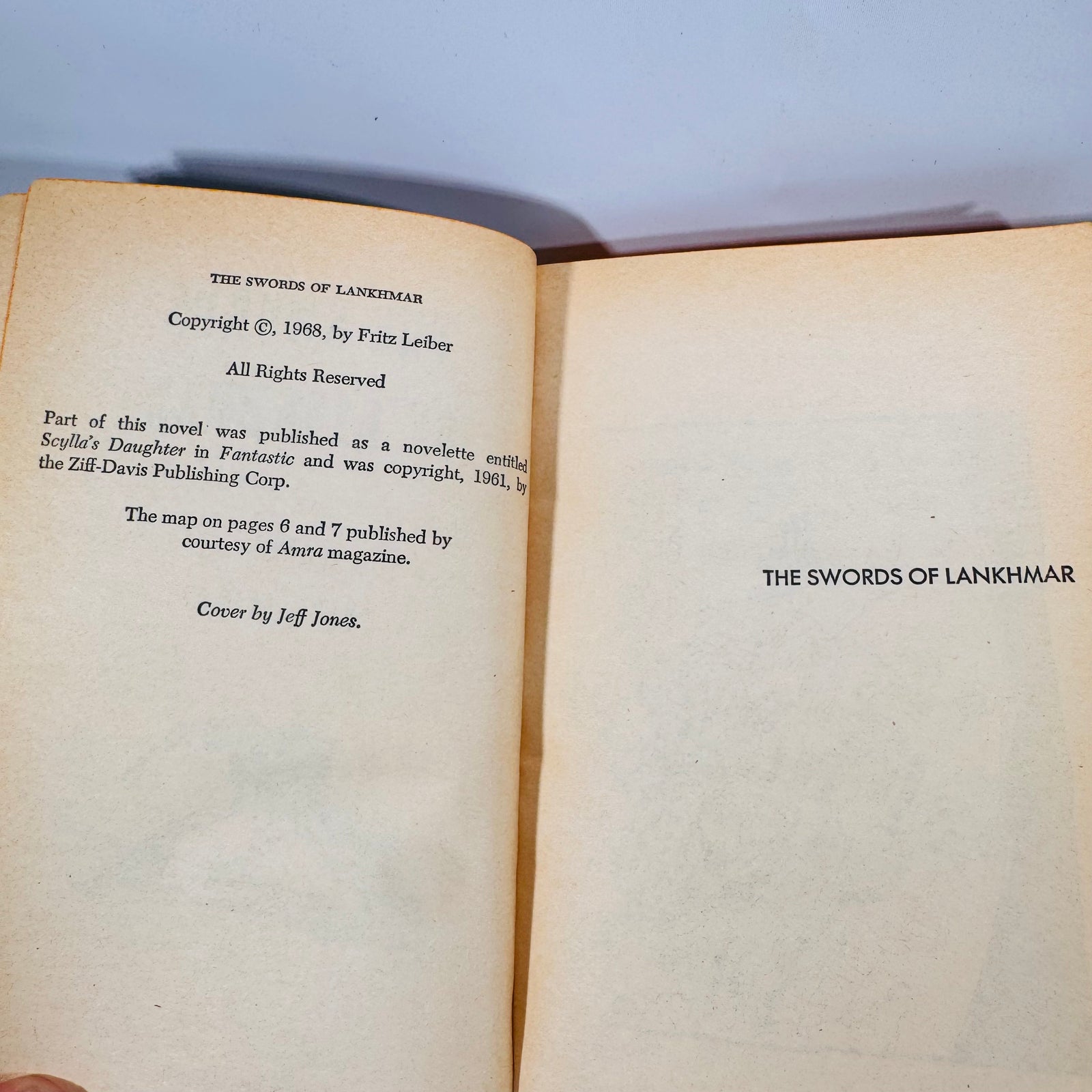 Fritz Leiber Fantasy Paperbacks: The Swords of Lankhmar & Swords Against Wizardry (1968, 1983) – Sword & Sorcery Duo