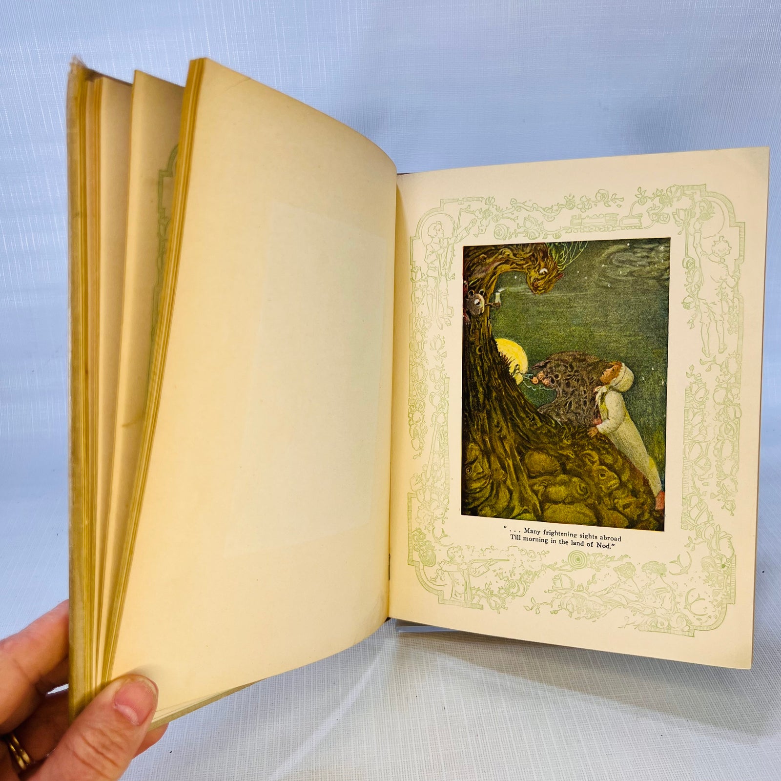 A Child's Garden of Verses by Robert Louis Stevenson Henry Altemus Company