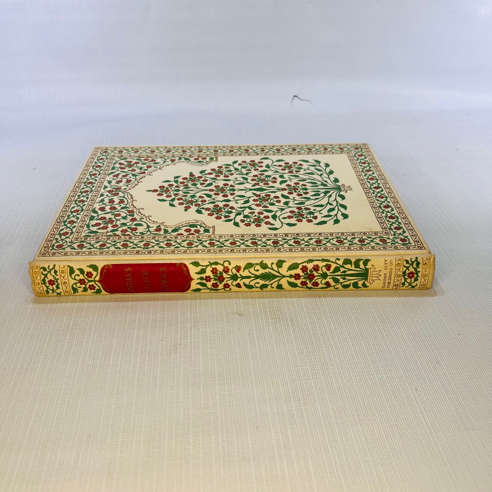 Rubaiyat of Omar translated by Edward Fitzgerald illustrated by Edmund Dulac 1937 Garden City Books
