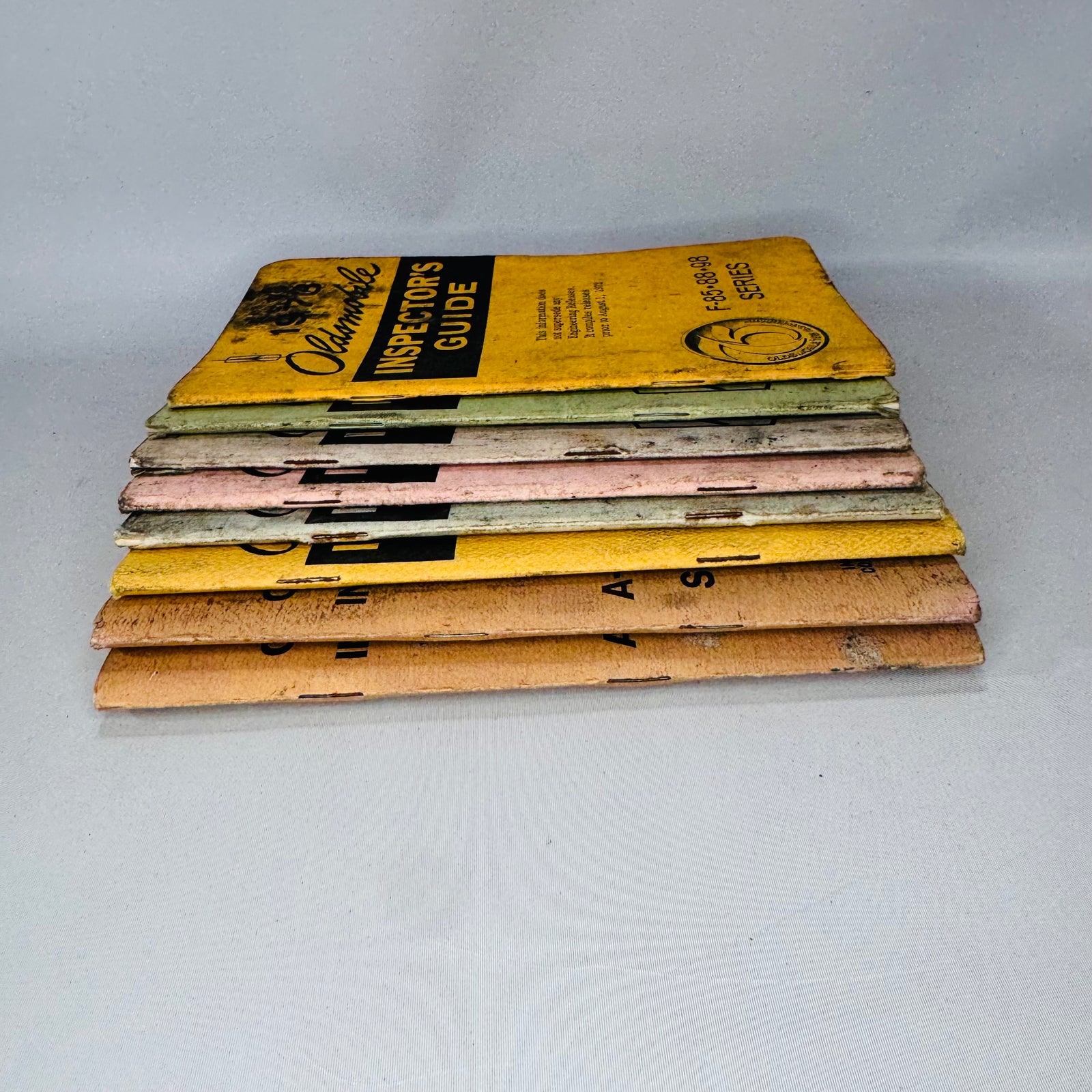 Vintage Oldsmobile Inspector’s Guide Lot (1973–1979) — 8 Pocket Manuals, Codes & Specs (Cutlass / 88 / 98 / F-85 / A-B-C)