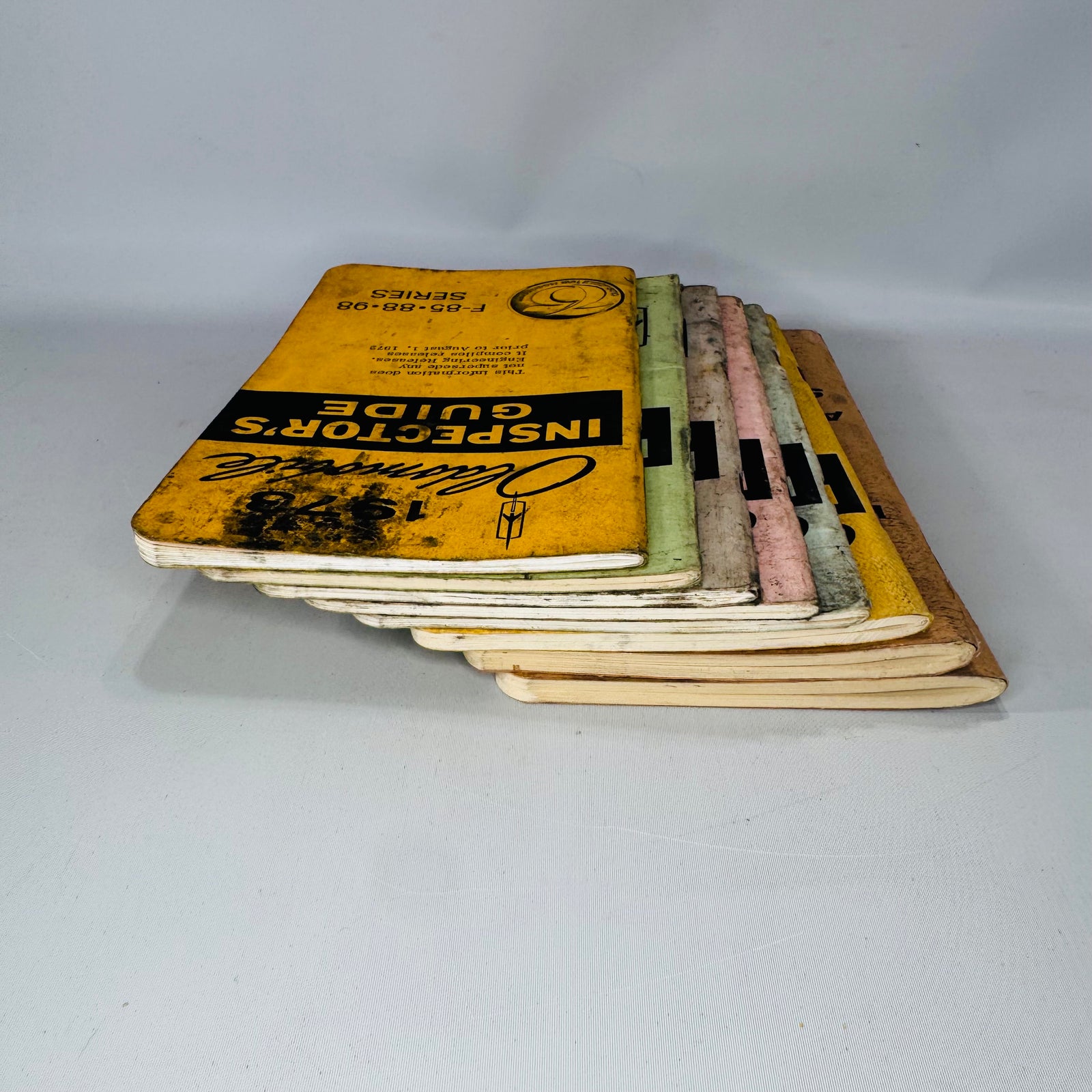 Vintage Oldsmobile Inspector’s Guide Lot (1973–1979) — 8 Pocket Manuals, Codes & Specs (Cutlass / 88 / 98 / F-85 / A-B-C)