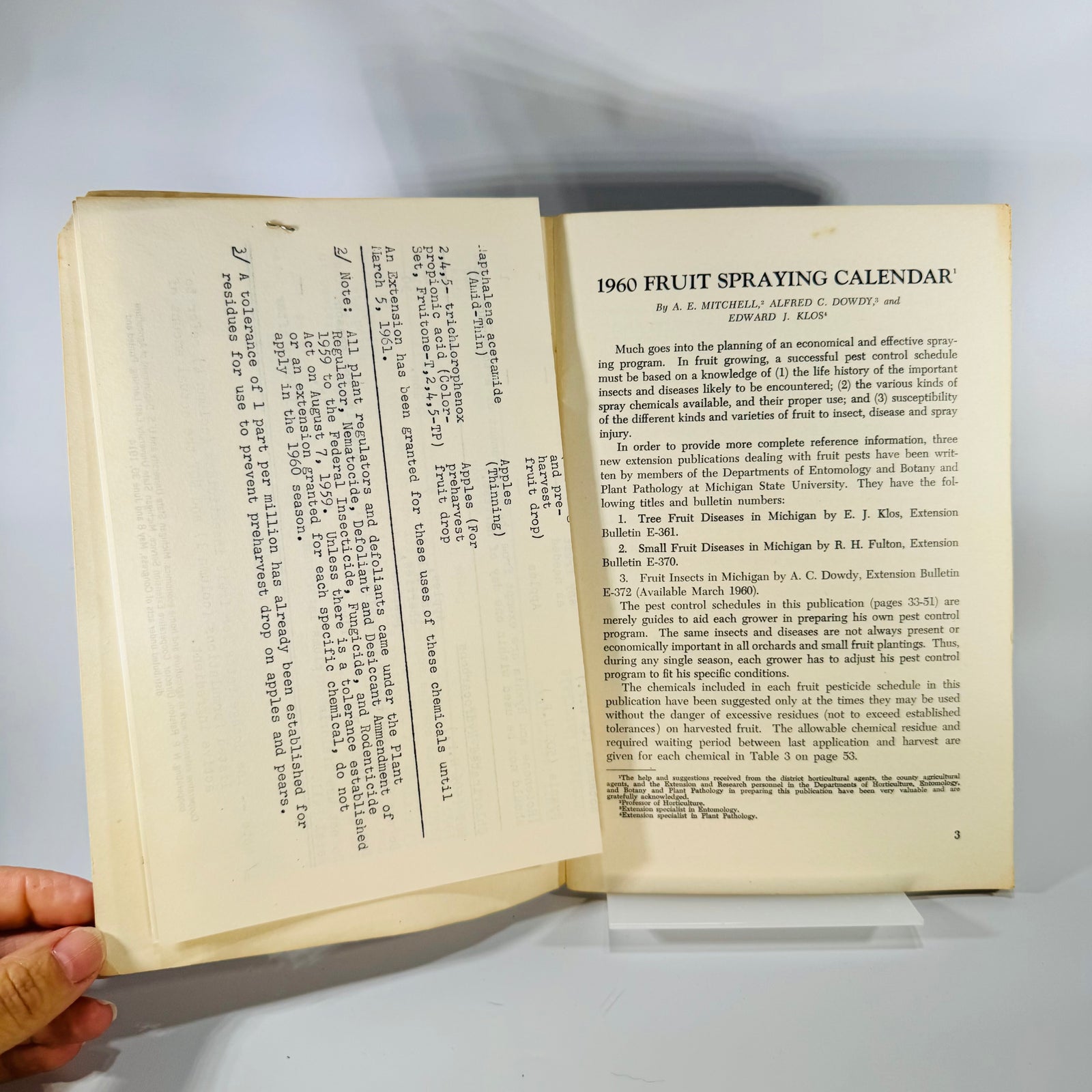Vintage Orchard Spray Guide — 1960 Fruit Spraying Calendar (1960) — Michigan State University Extension Bulletin 154 | Grower Schedules, Agricultural Reference, Horticulture & Orchard Management