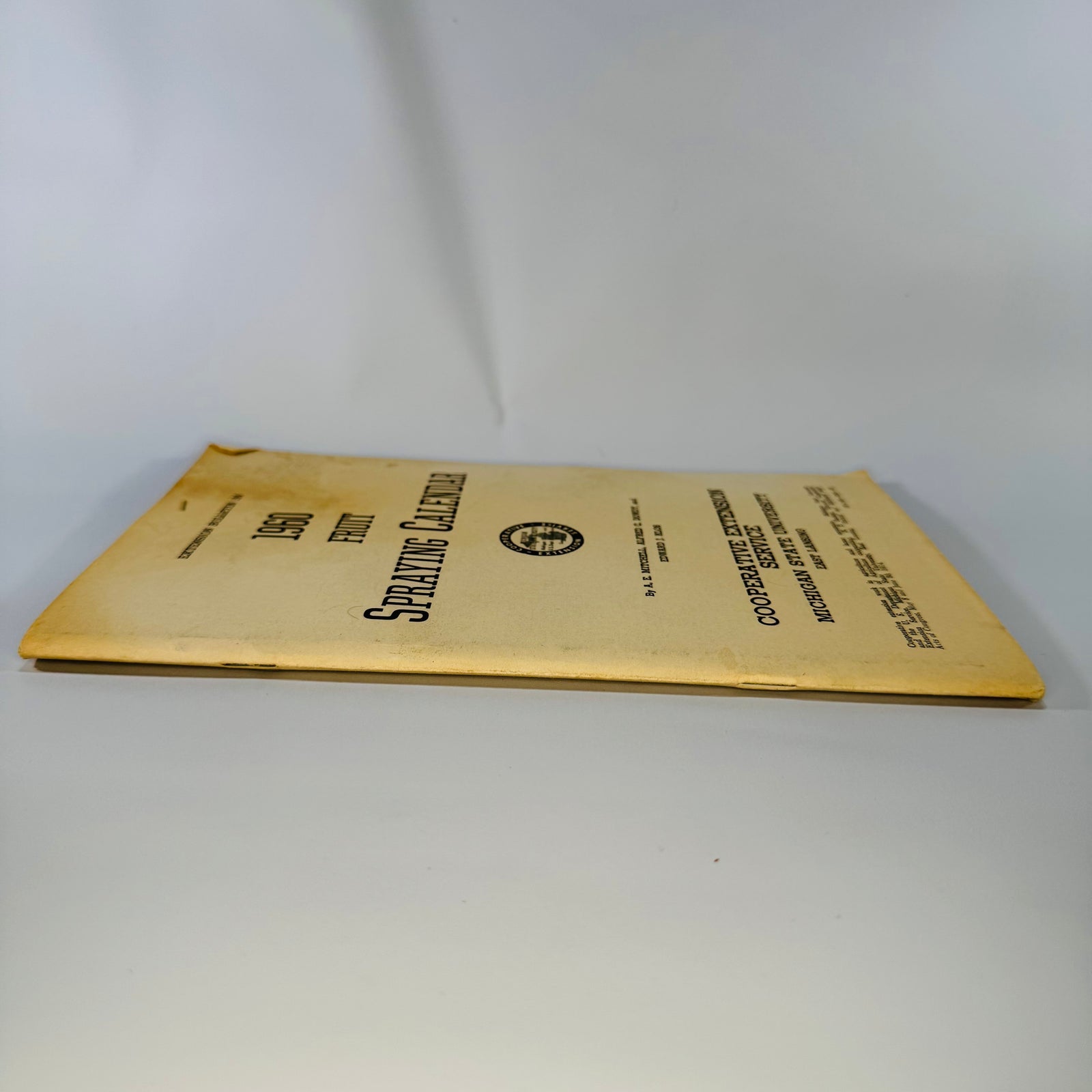 Vintage Orchard Spray Guide — 1960 Fruit Spraying Calendar (1960) — Michigan State University Extension Bulletin 154 | Grower Schedules, Agricultural Reference, Horticulture & Orchard Management