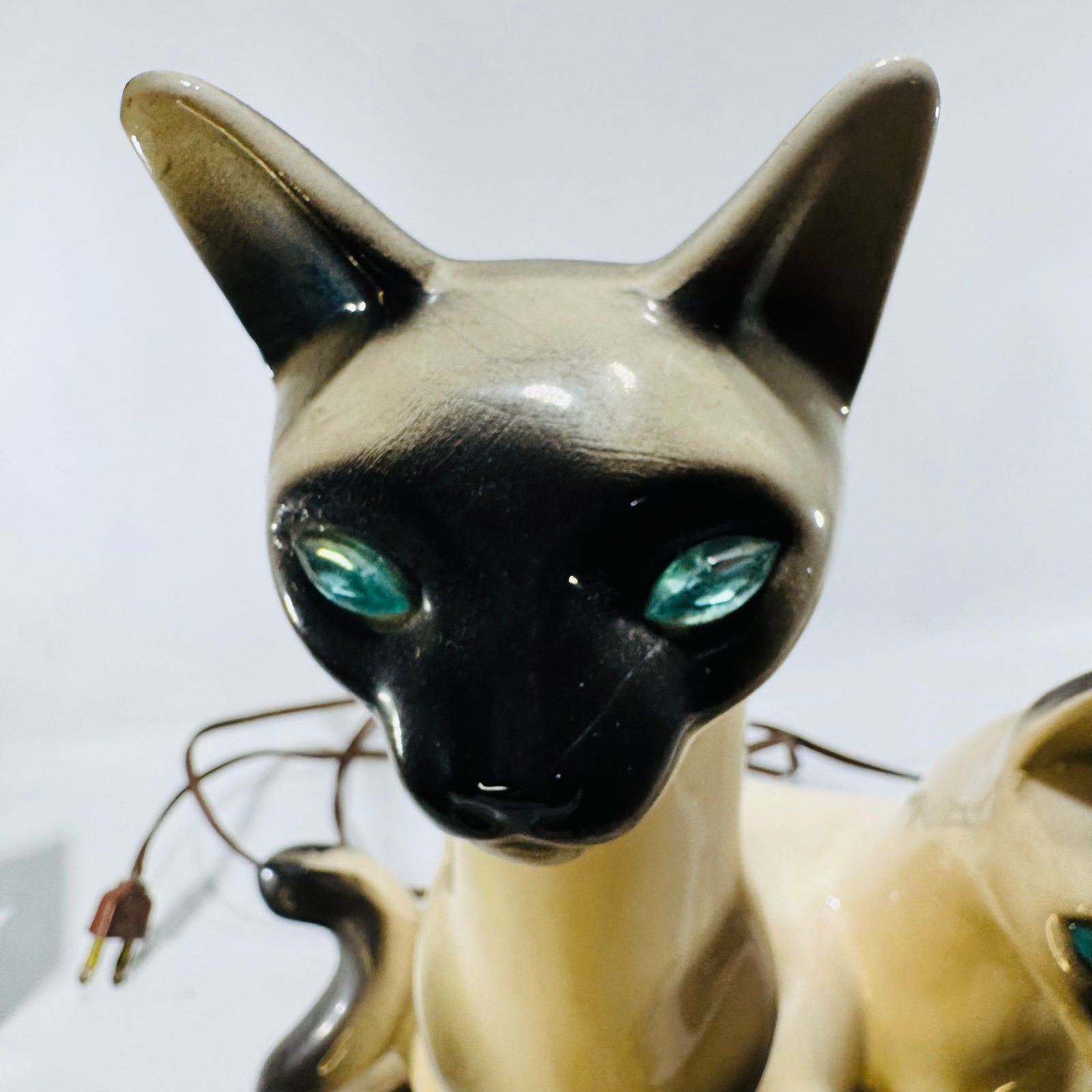 Lane & Co. Siamese Cats TV Lamp 1950s Ceramic Blue Jewel Eyes