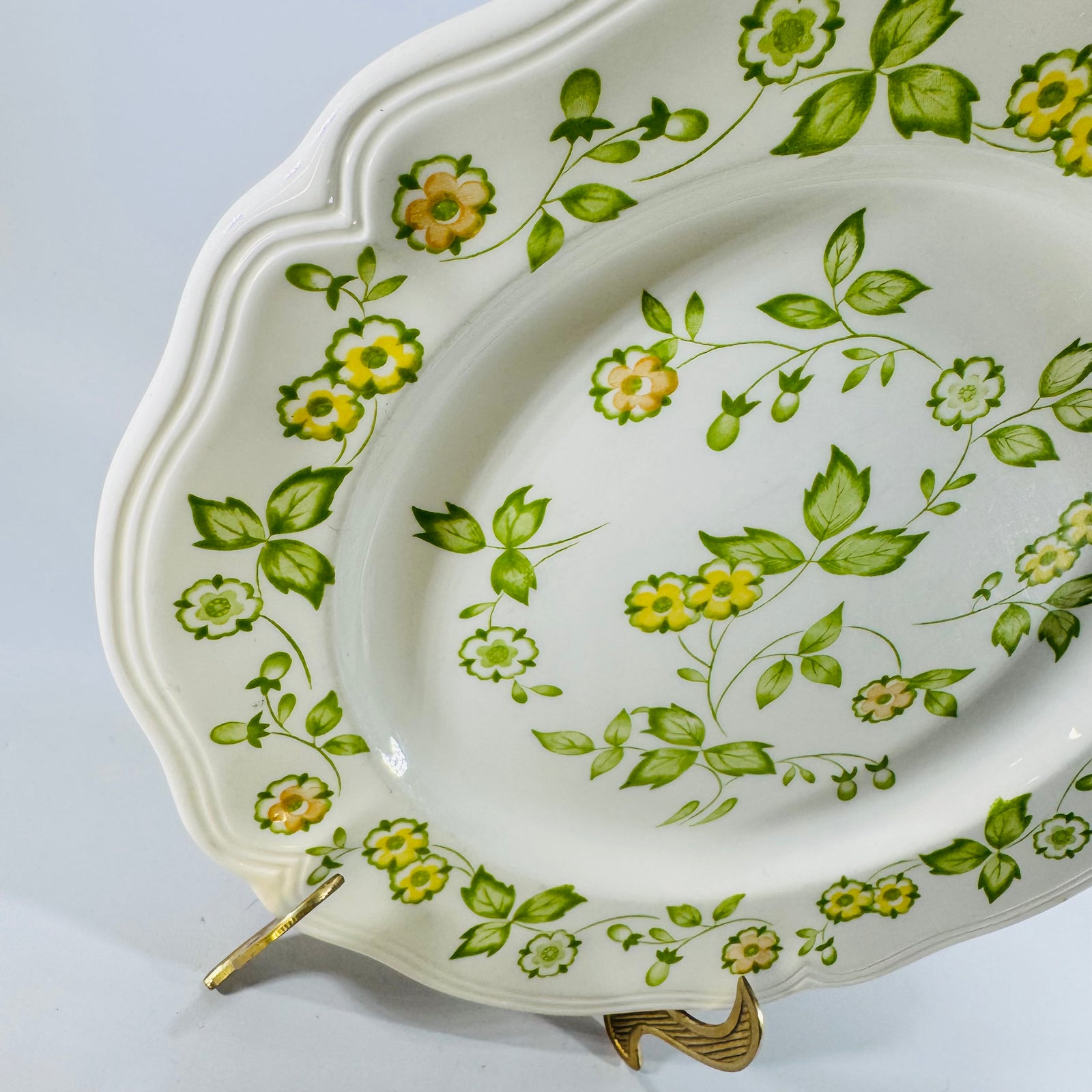 Petite Flora Ironstone 4009 Dinner Plate Japan 1970s
