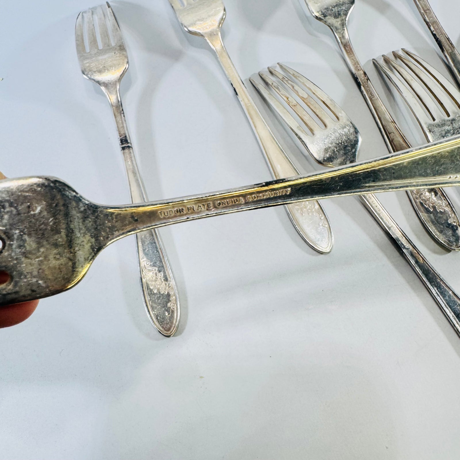 Tudor Plate Oneida Queen Bess II Dinner Forks Lot of 10 Silverplate