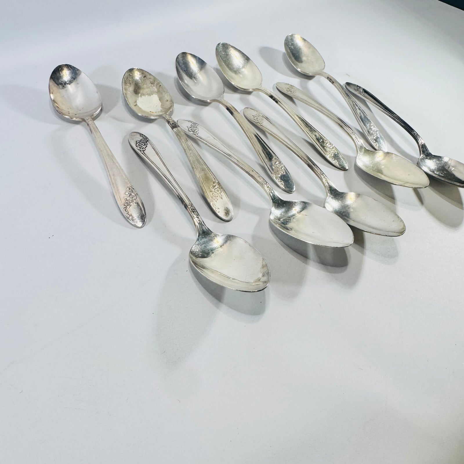 Oneida Community Queen Bess II 11 Teaspoon Lot 1946 Tudor Plate Silverplate