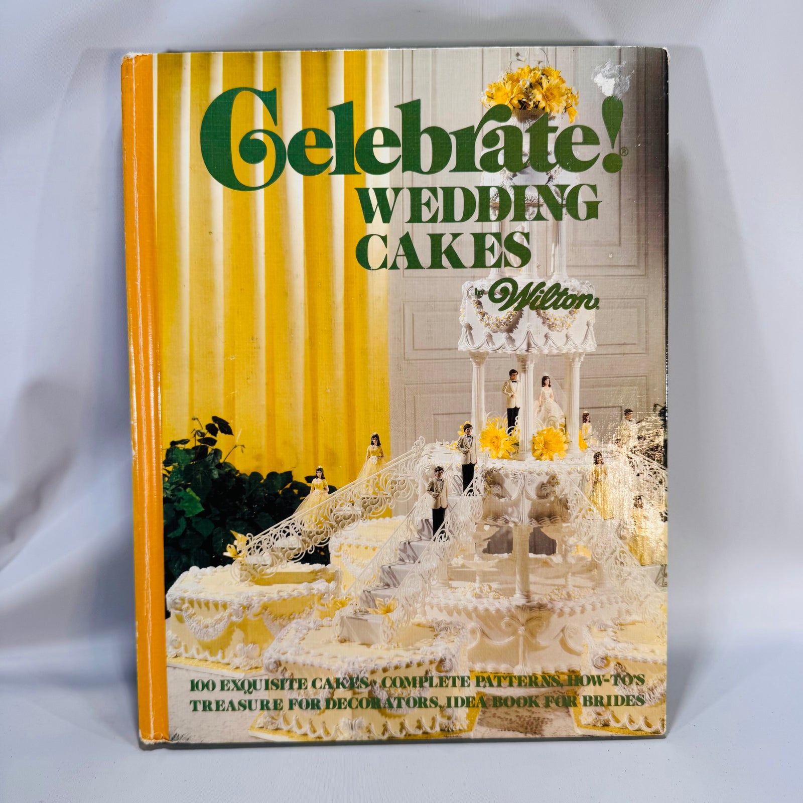 Celebrate! Wedding Cakes (1986, 4th Printing) — Wilton Enterprises | Pictorial Hardcover, Culinary Arts Baking & Cake Decorating