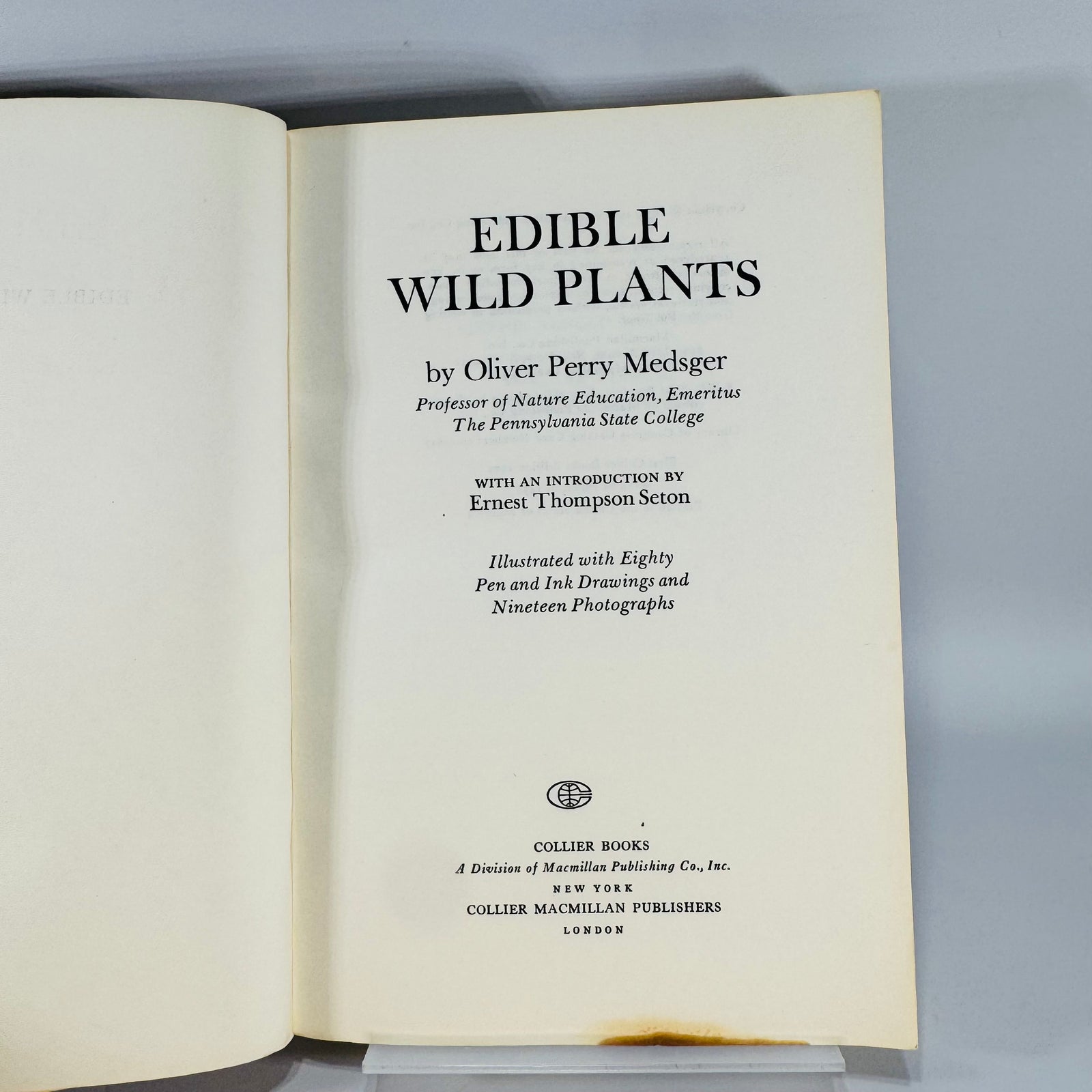 Vintage Foraging Guide — Edible Wild Plants (1972) — Oliver Perry Medsger | Illustrated Plant Identification, Nature Reference