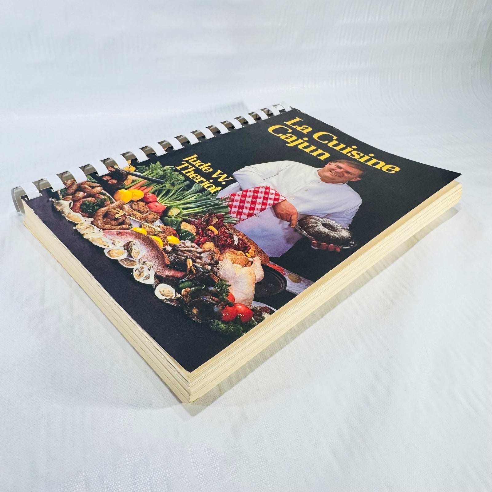La Cuisine Cajun by Jude W. Theriot, 1986 Pelican Spiral Cookbook