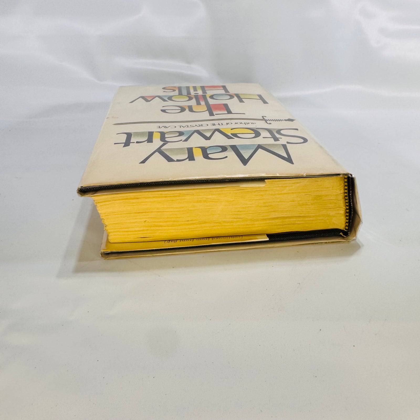 The Hollow HIls by Mary Stwart 1973 William Morrlow & Company Inc.