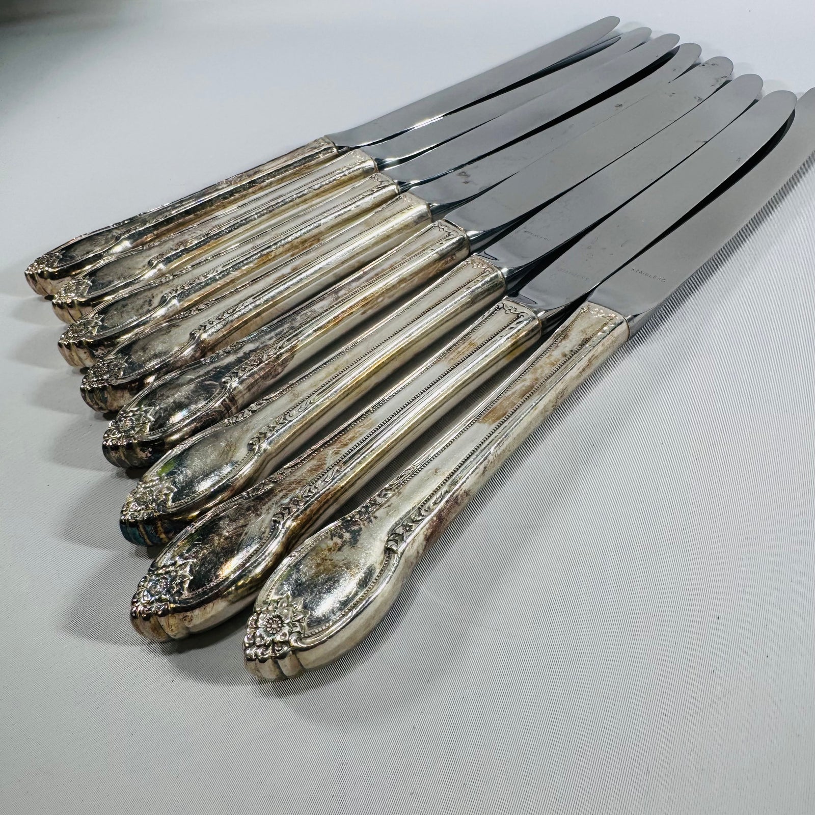 1847 Rogers Bros Remembrance Silverplate Knives Set of 8 Vintage 1948 Floral Flatware