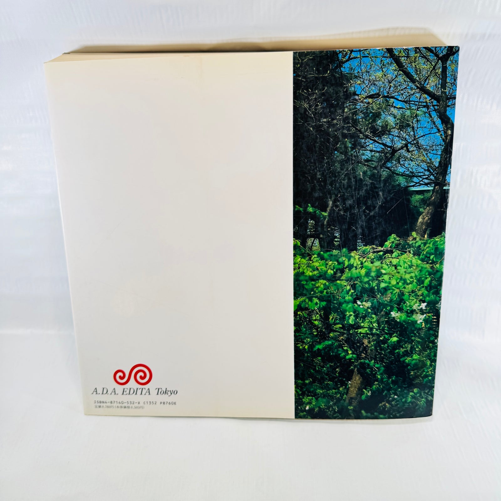 Back cover of Frank Lloyd Wright Monograph 1907-1913 showing light wear
