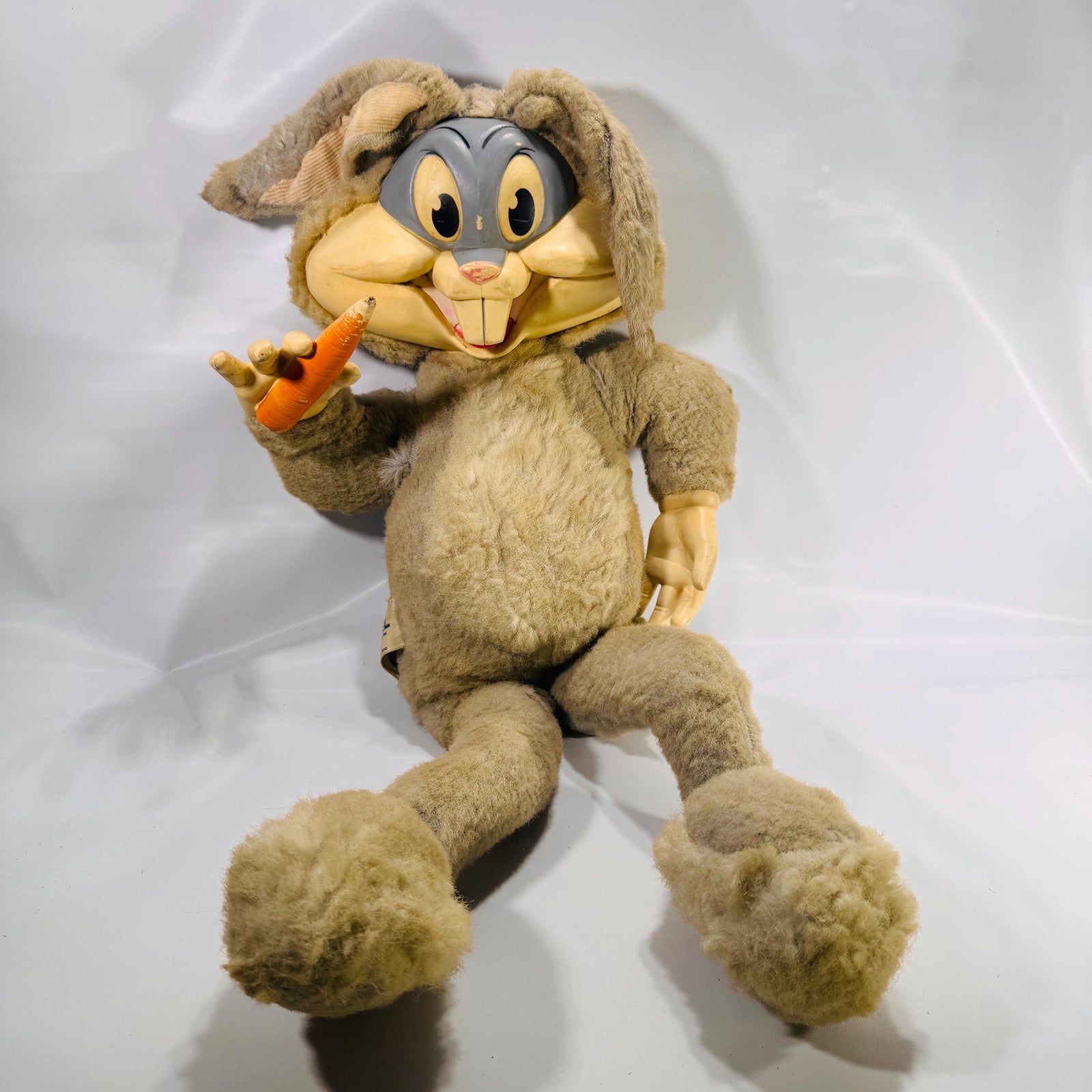 Vintage Mattel Talking Bugs Bunny Plush Toy 1960s – 24-Inch Looney Tunes Collectible with Posed Wire Legs & Carrot Feature