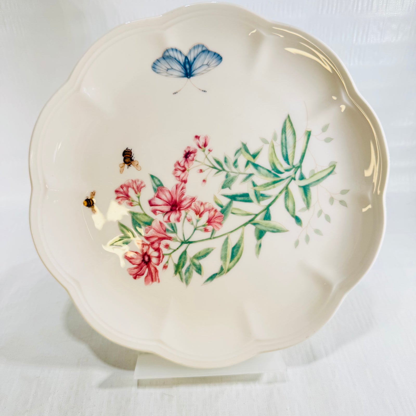 Lenox Butterfly Meadow Swallowtail 9 inch accent plate with pink wisteria, blue butterfly and bumblebees