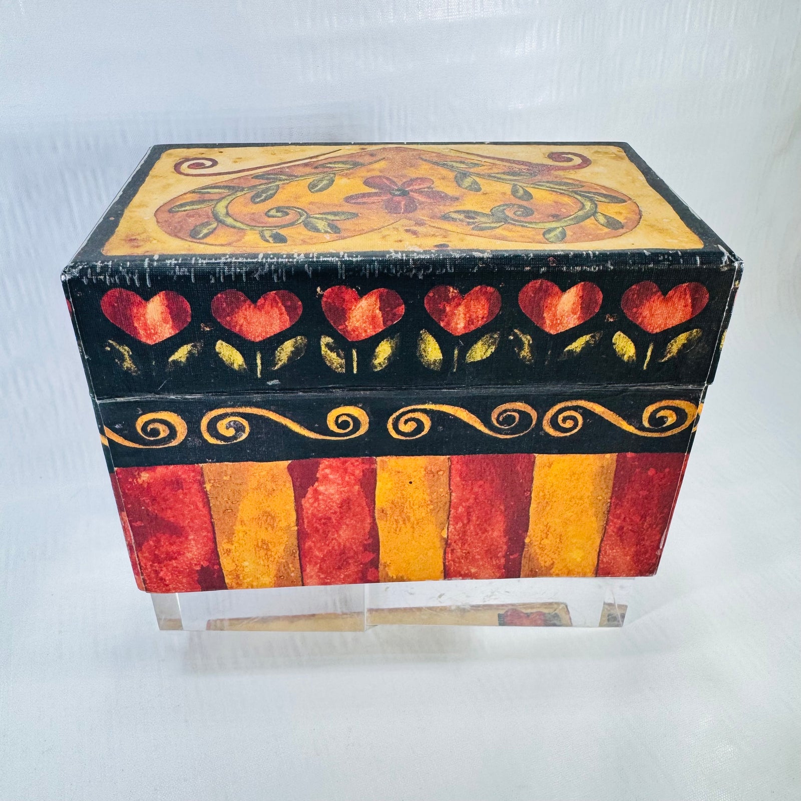 Angled front view of the Main Street Press recipe box with floral heart lid