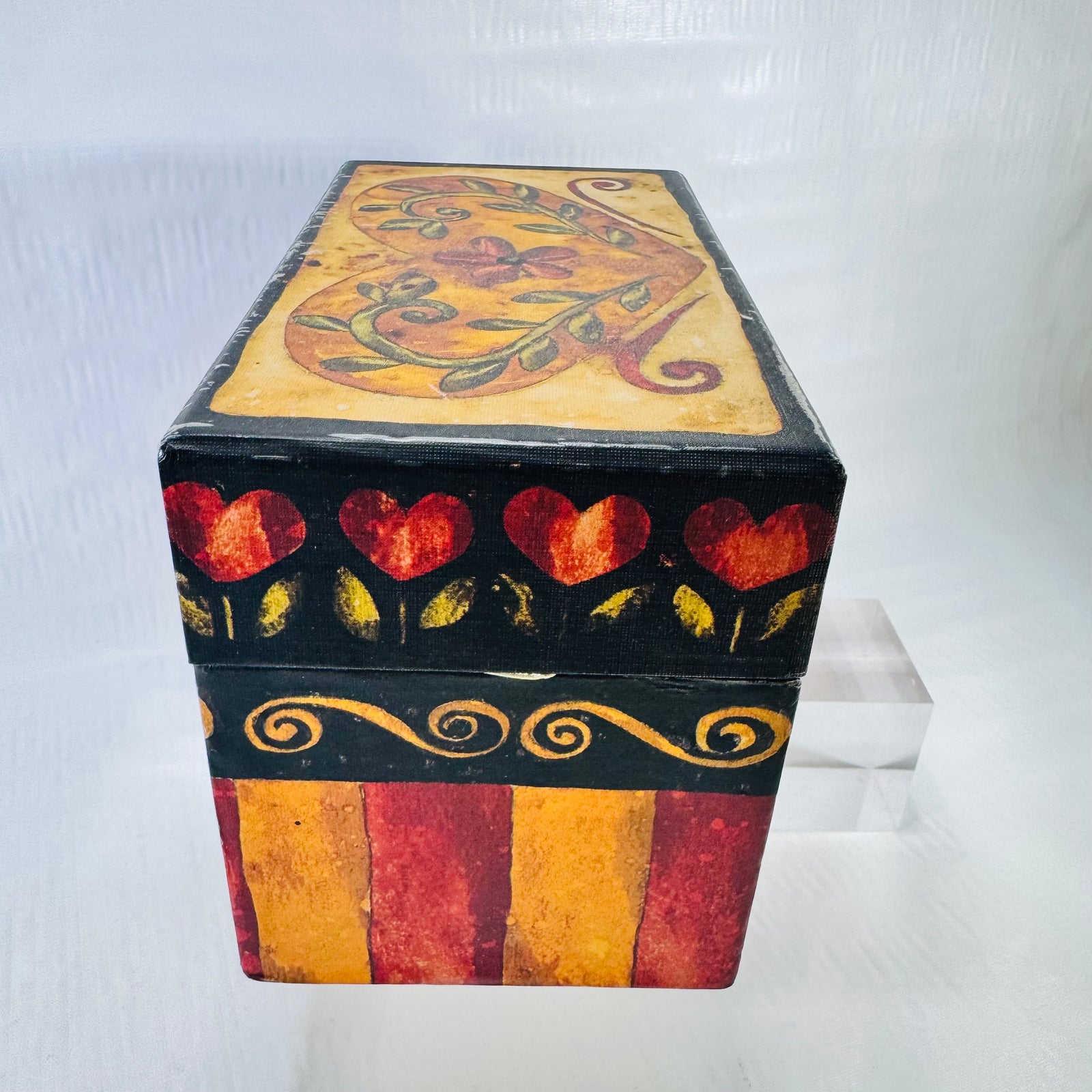 Side of the Romance recipe box with red hearts and red and gold stripes