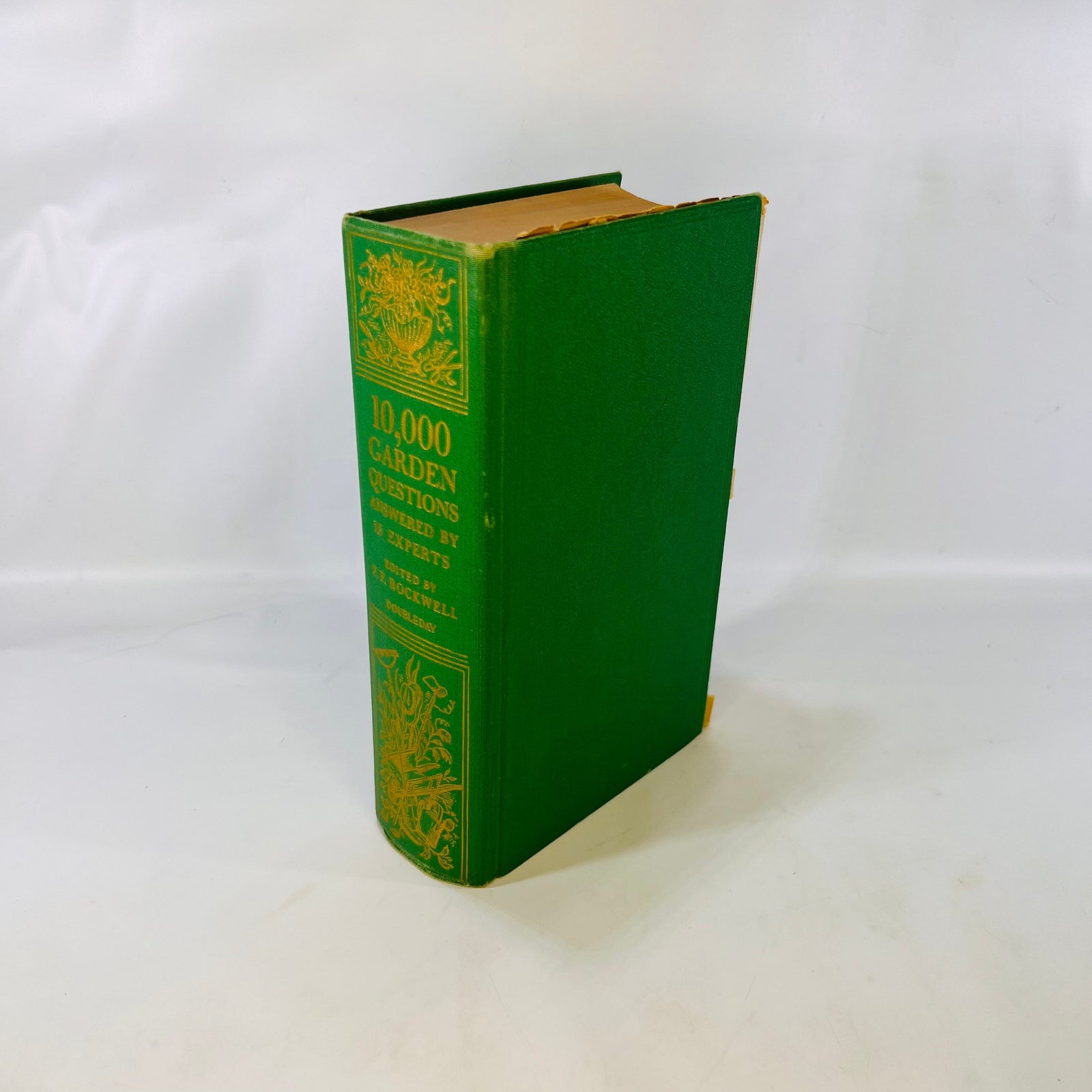 10,000 Garden Questions answered by the Experts edited by FF Rockwell 1944 American Garden Guild Ilustrations Temperature & Planting Maps
