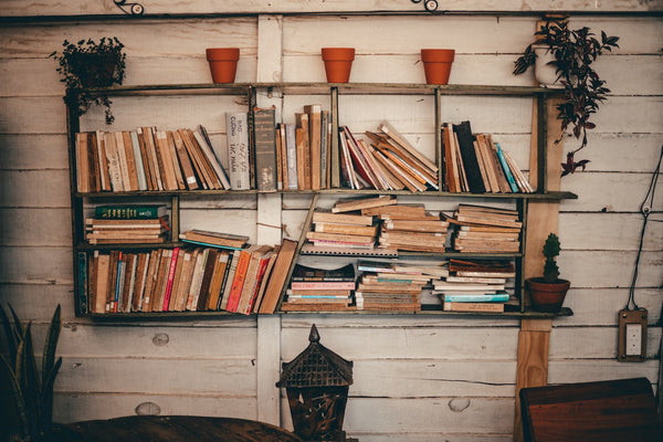 3 Quick Tips for the Frequently Distracted Reader-Reading Vintage
