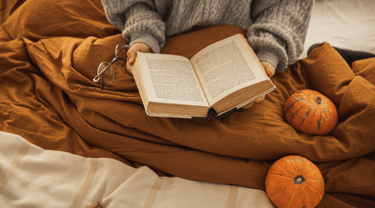 vintage book display ideas for fall