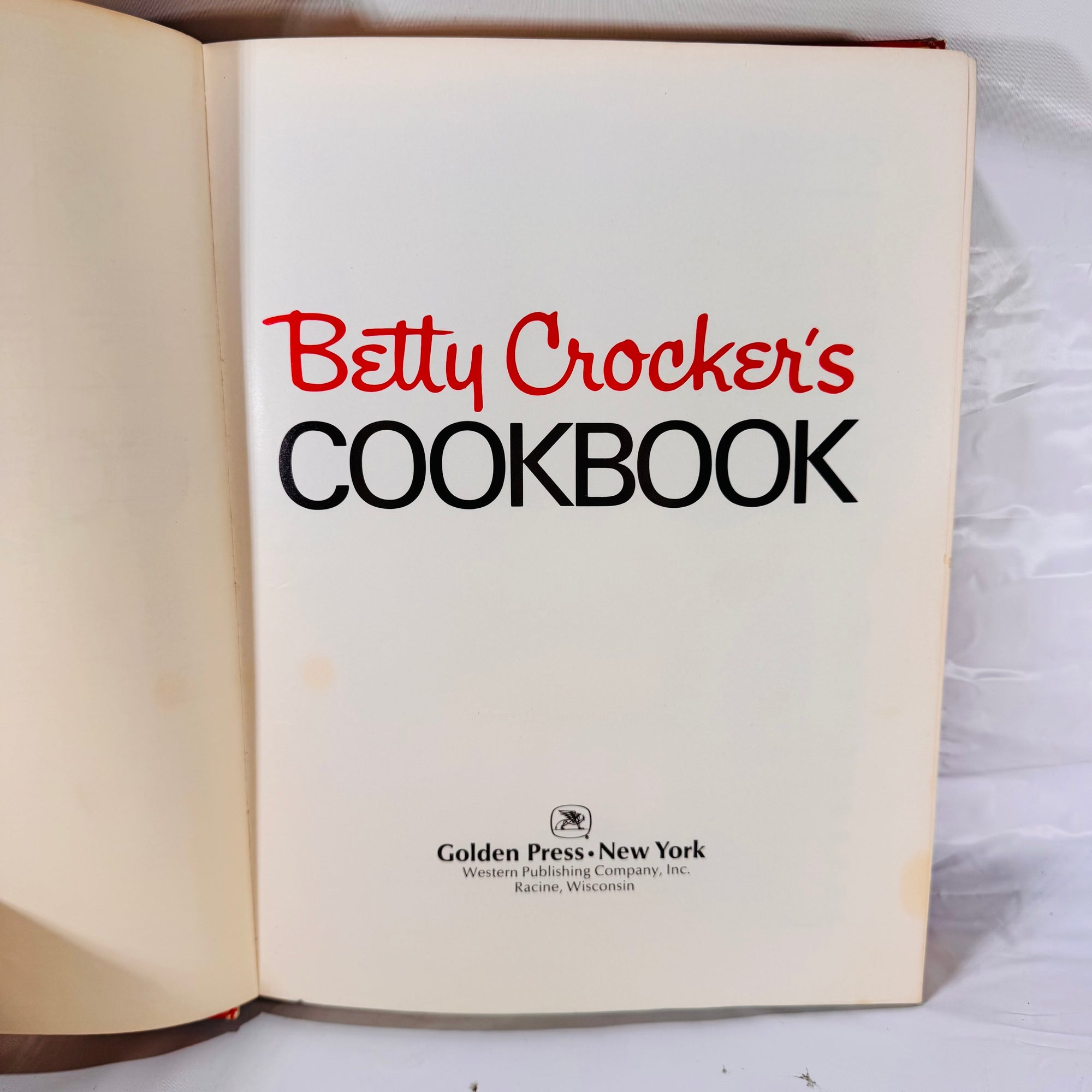 Betty Crocker's Cookbook Red Pie Cover 1972 Golden Press Hardcover