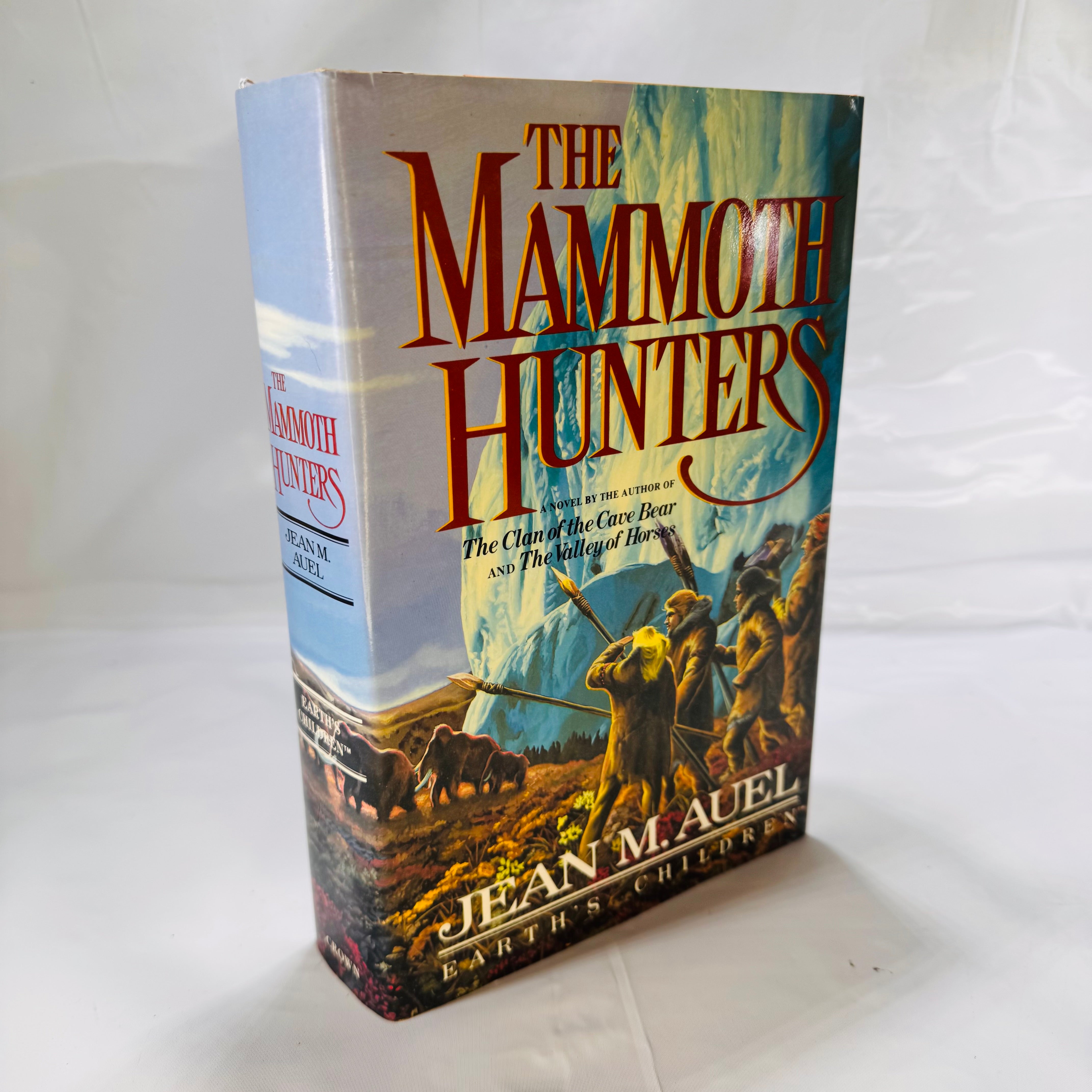 The Mammoth Hunters (1985) by Jean M. Auel | Vintage Hardcover