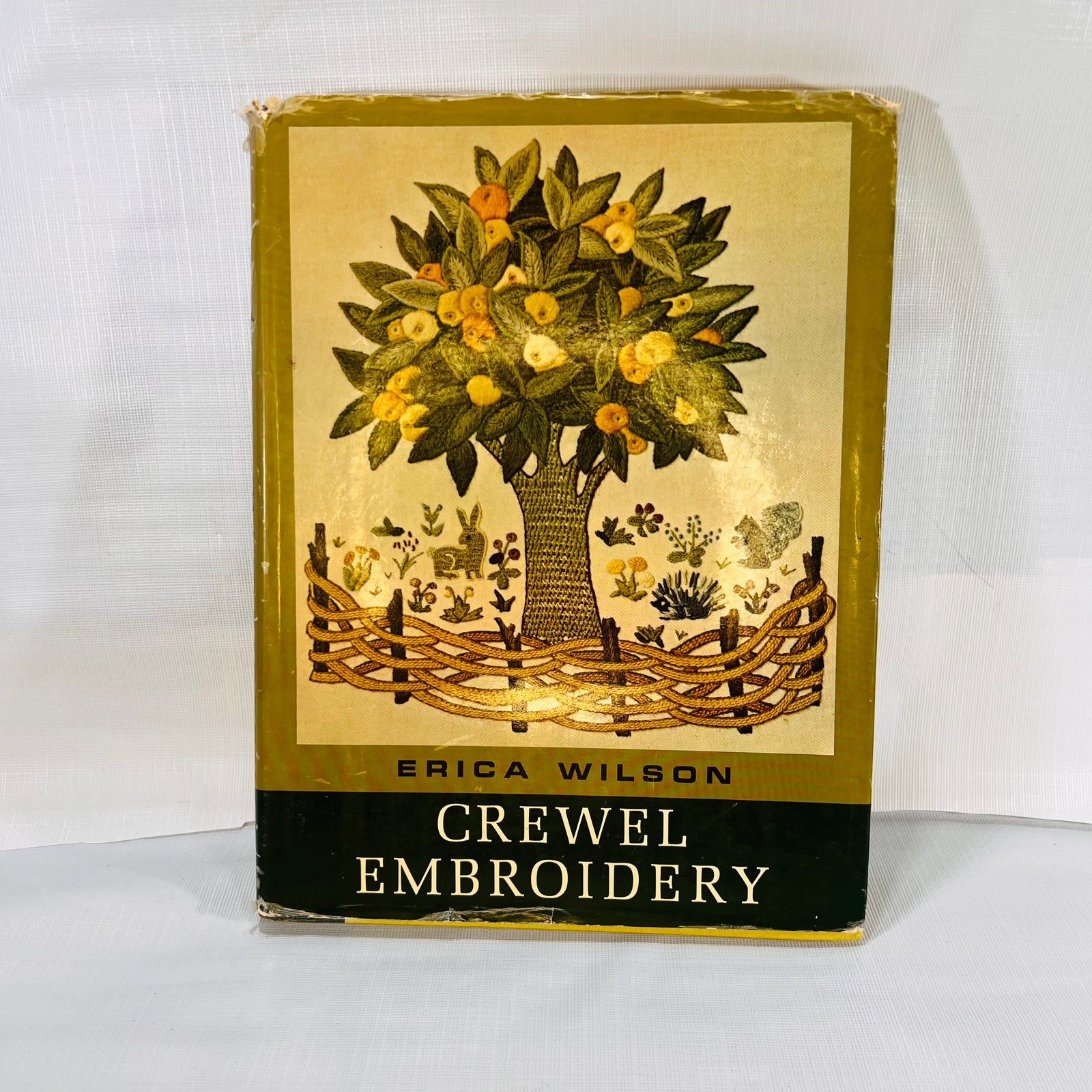 Crewel Embroidery by Erica Wilson Illustrations by Vladimir Kagan Charles 1962 Scribner's Sons