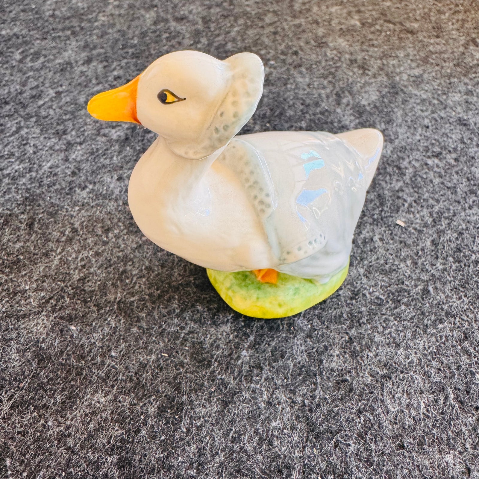 Jemima Puddle-Duck — Beatrix Potter Figurine, Royal Albert (England), 1981, ~3", Gloss Ceramic Gift Ready Charm