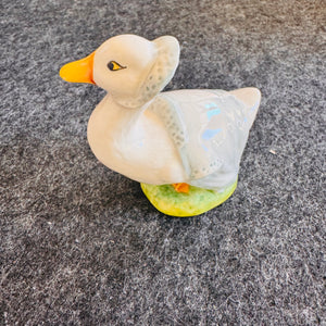 Jemima Puddle-Duck — Beatrix Potter Figurine, Royal Albert (England), 1981, ~3", Gloss Ceramic Gift Ready Charm
