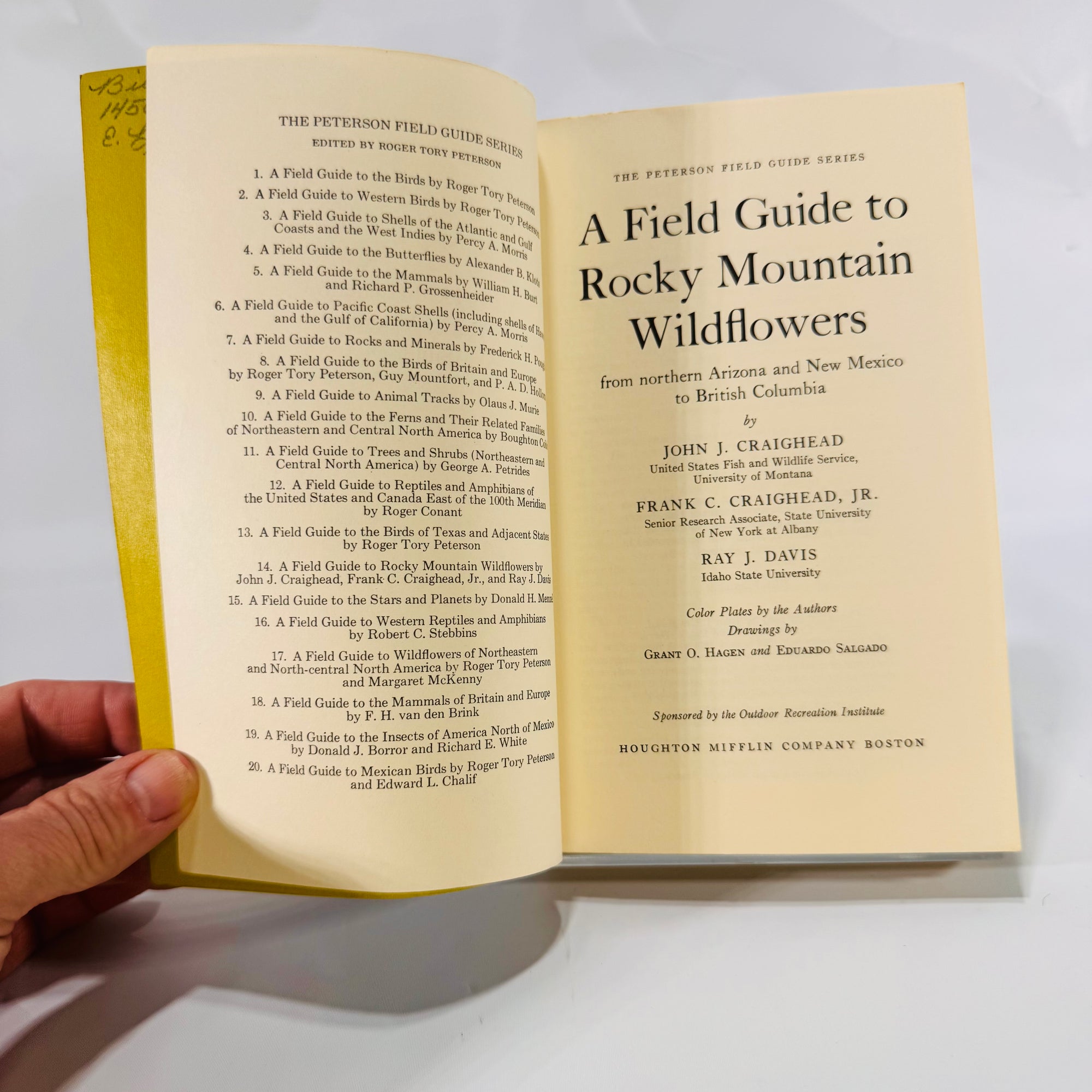 A Field Guide to Rocky Mountain Wildflowers by Craighead, Craighead & Davis (1974), Peterson Field Guides, Paperback
