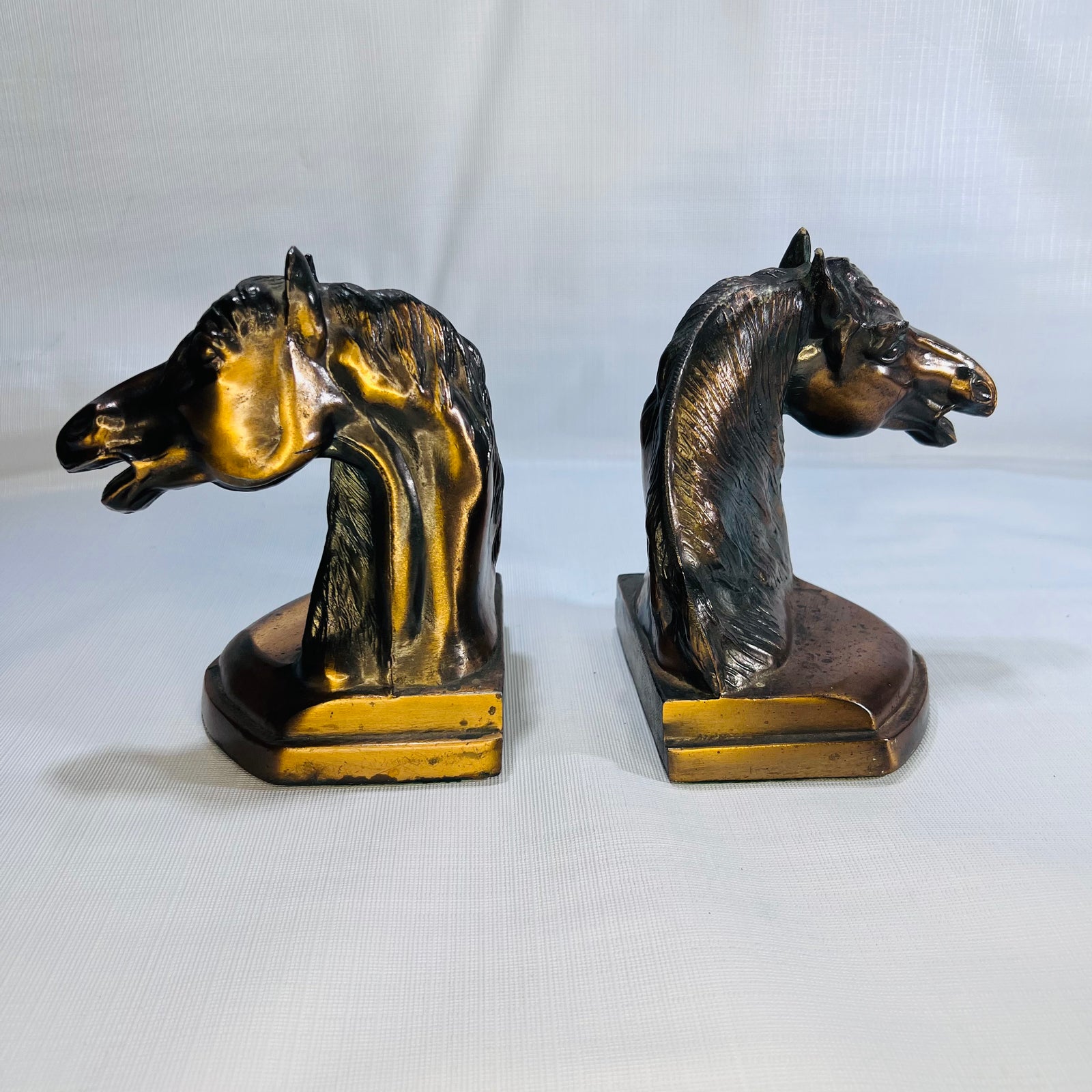 Vintage Cast Brass Horse Head Bookends – A Bold Blend of Hollywood Regency & Western Eleganc