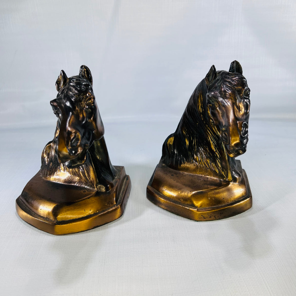 Vintage Cast Brass Horse Head Bookends – A Bold Blend of Hollywood Regency & Western Eleganc