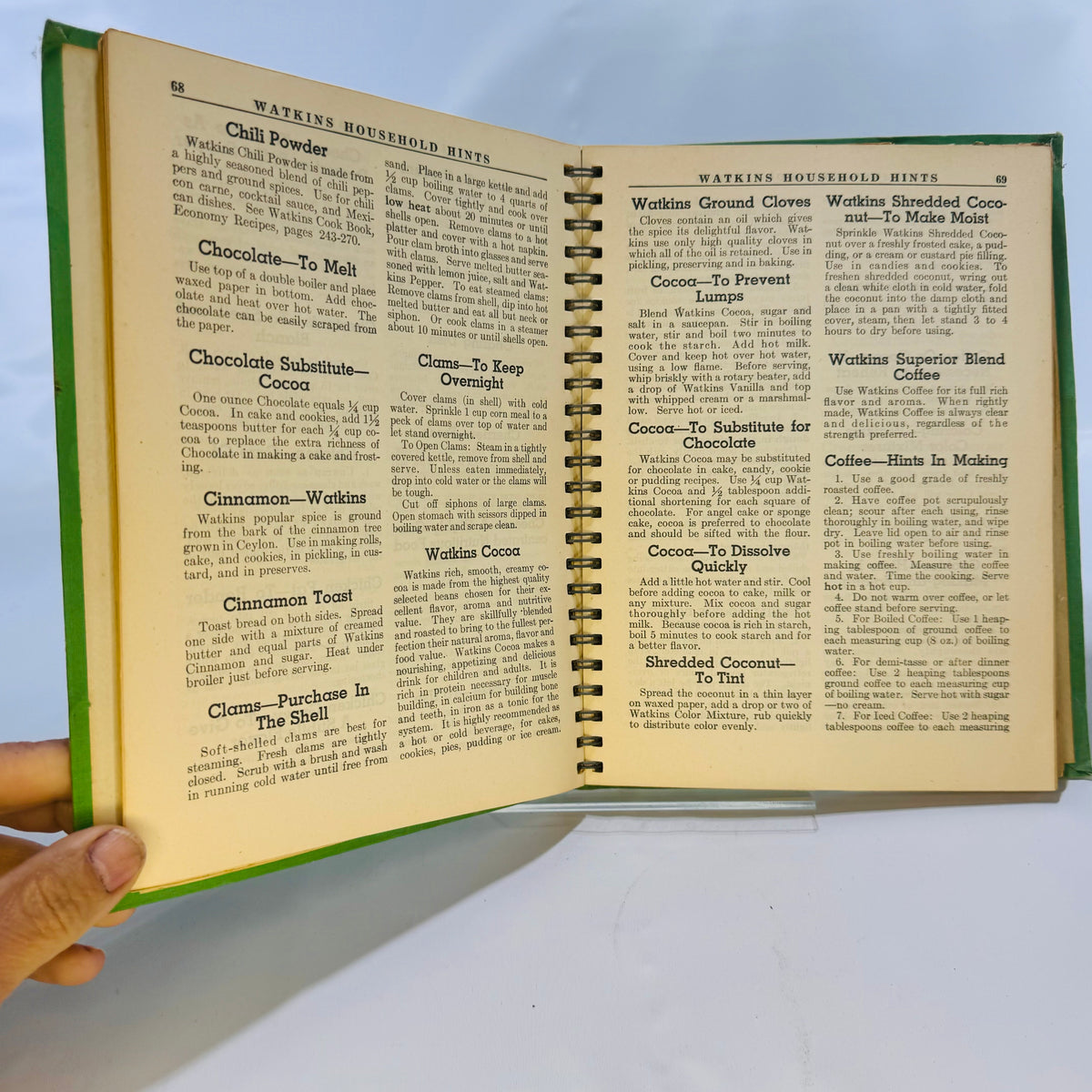 Watkins Household Hints by Elaine Allen 1941 J.R. Watkins Co. Green Cover