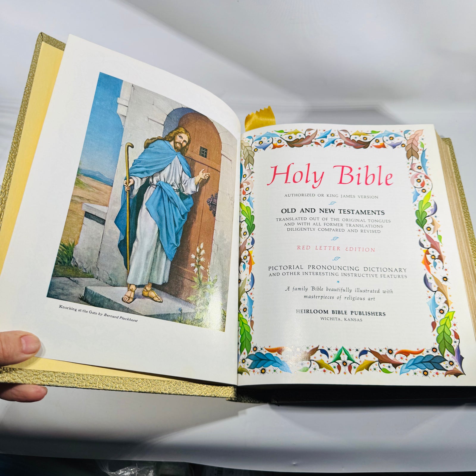 Vintage Heirloom Family Bible 1971 King James Red Letter Illustrated Gold Hardcover