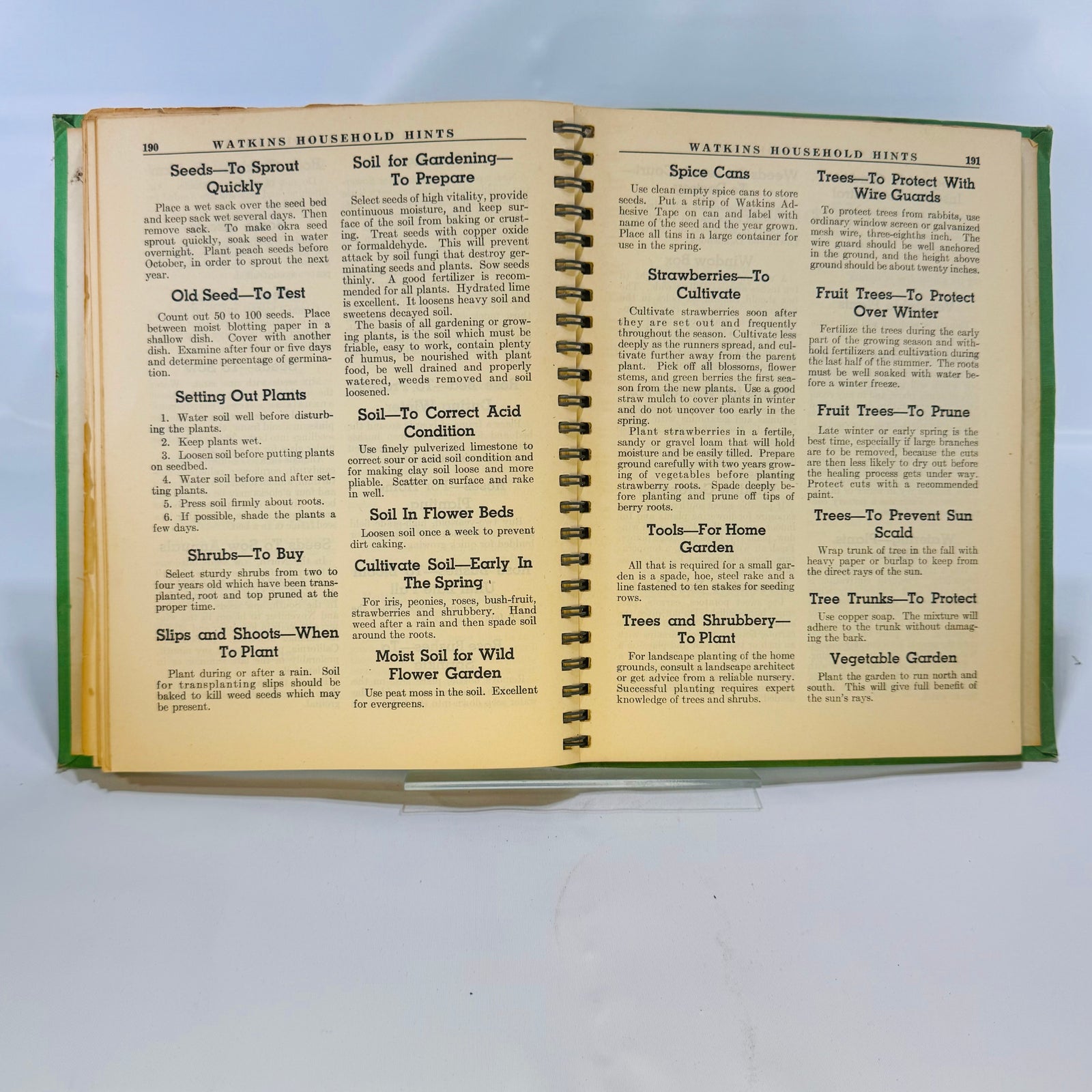 Watkins Household Hints by Elaine Allen 1941 J.R. Watkins Co. Green Cover