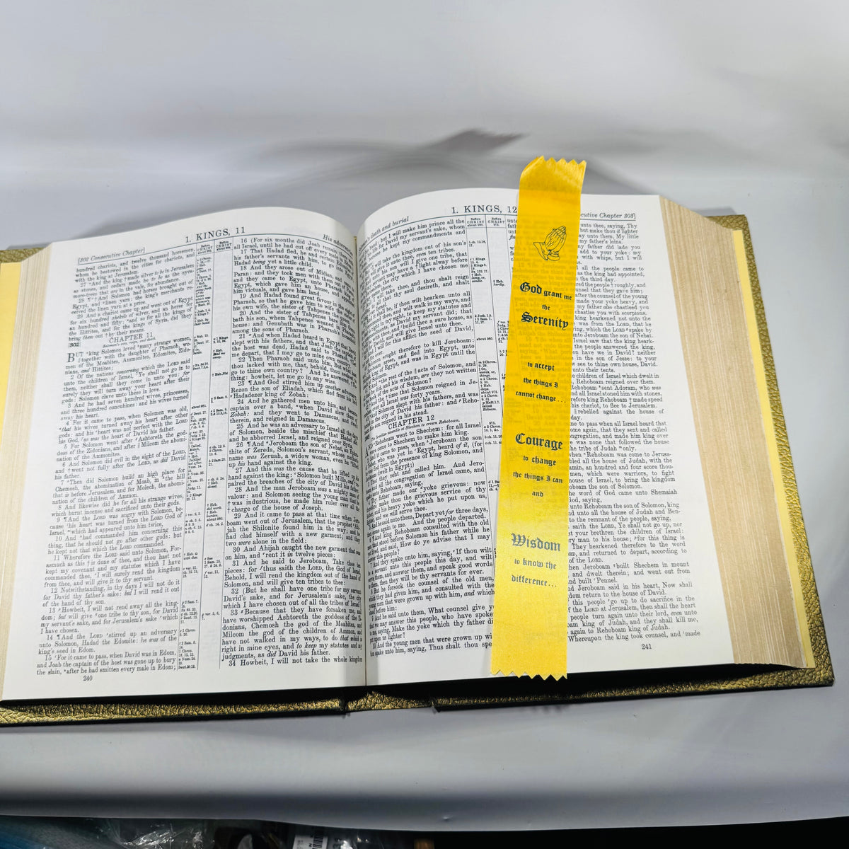 Vintage Heirloom Family Bible 1971 King James Red Letter Illustrated Gold Hardcover