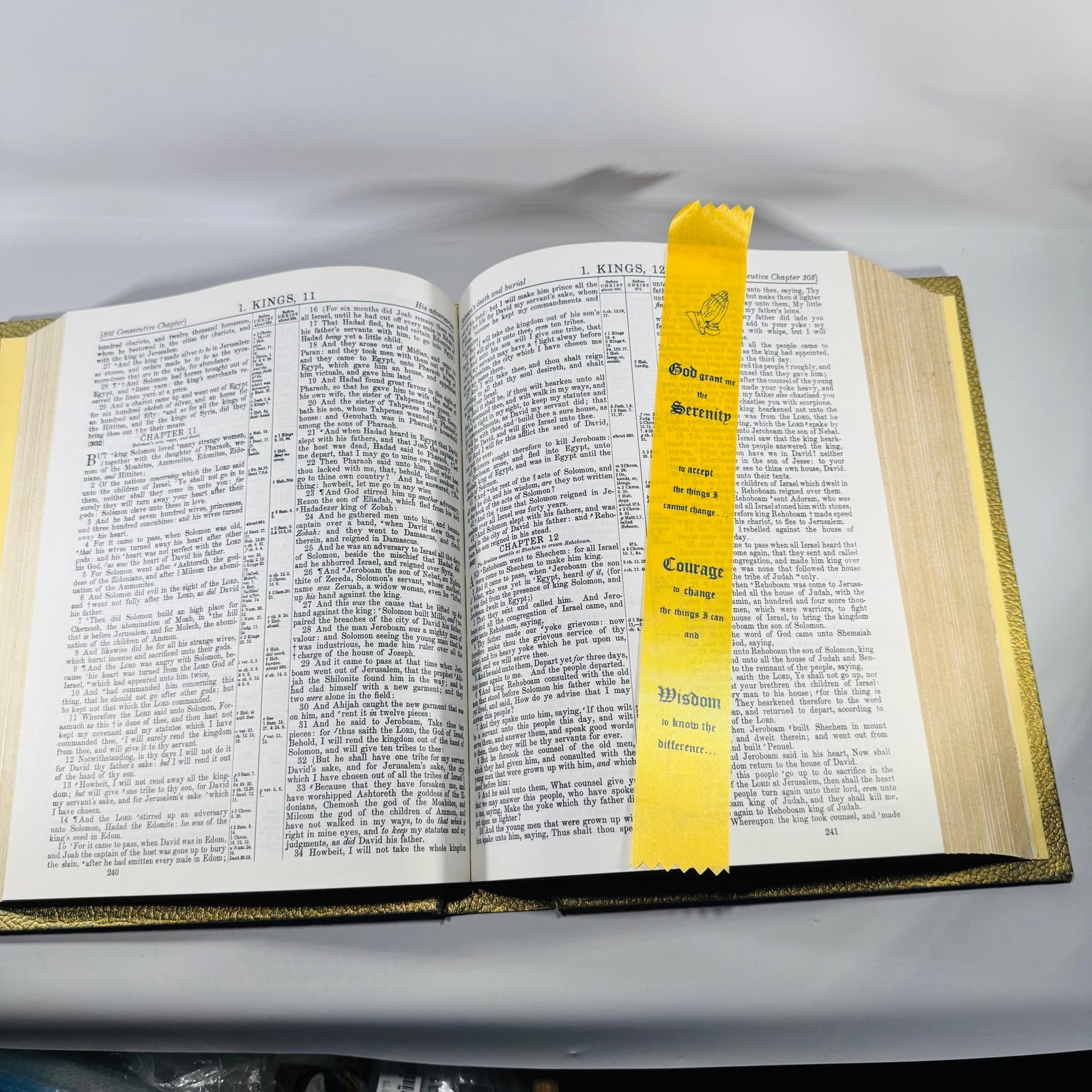 Vintage Heirloom Family Bible 1971 King James Red Letter Illustrated Gold Hardcover