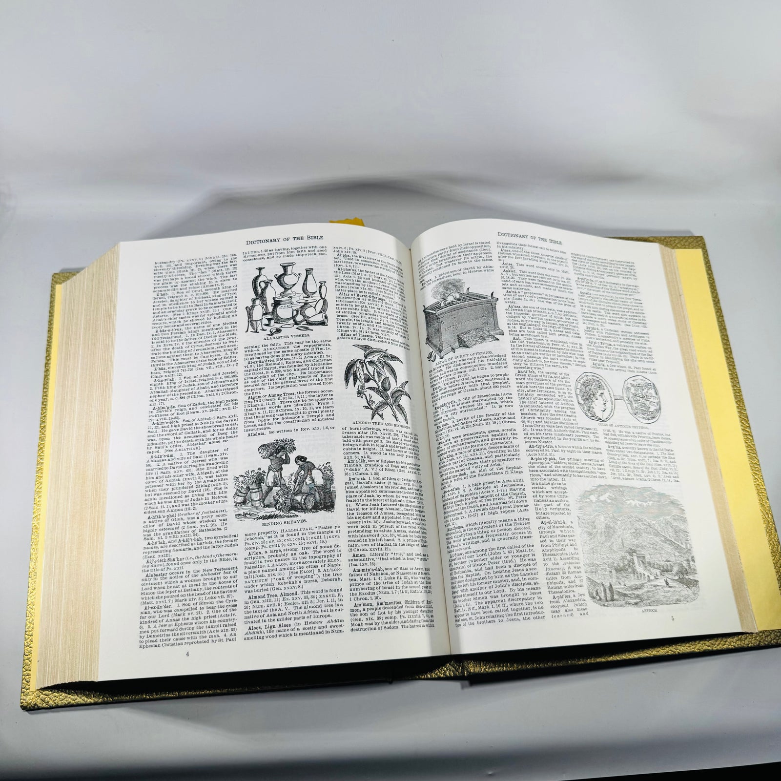 Vintage Heirloom Family Bible 1971 King James Red Letter Illustrated Gold Hardcover