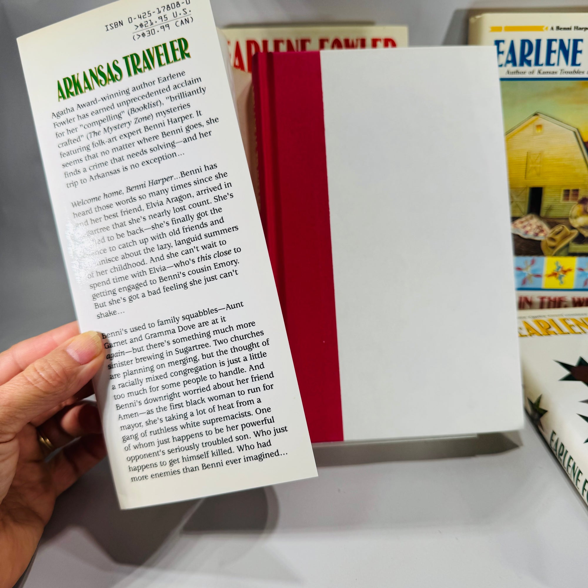 Benni Harper Cozy Mystery Set — 4 First Editions by Earlene Fowler (1998–2001) | Quilt-Themed Crime, Book Bundle