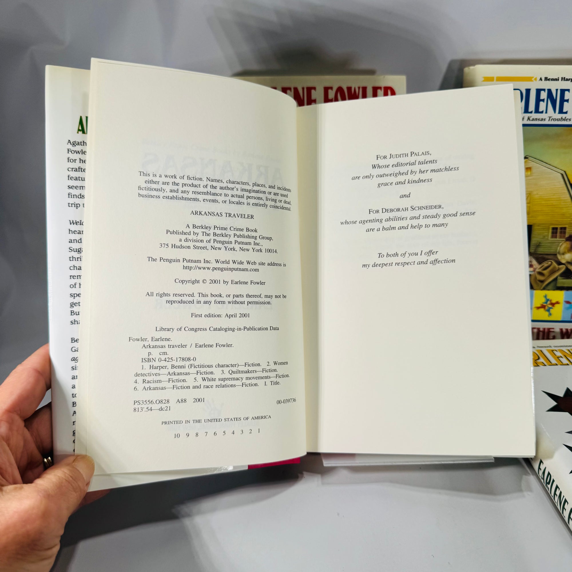 Benni Harper Cozy Mystery Set — 4 First Editions by Earlene Fowler (1998–2001) | Quilt-Themed Crime, Book Bundle